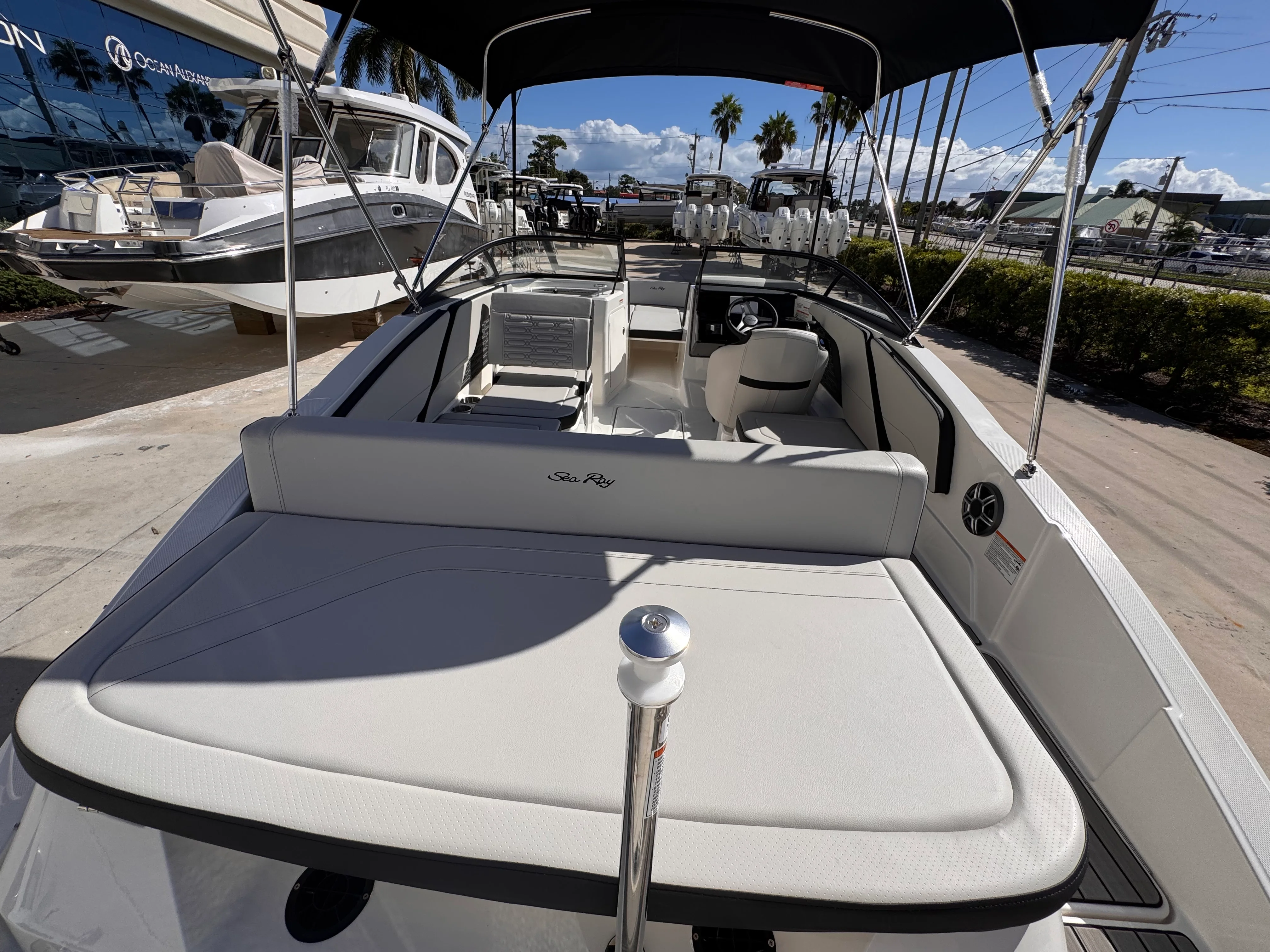 2026 Sea Ray SPX 210 Outboard Image Thumbnail #4