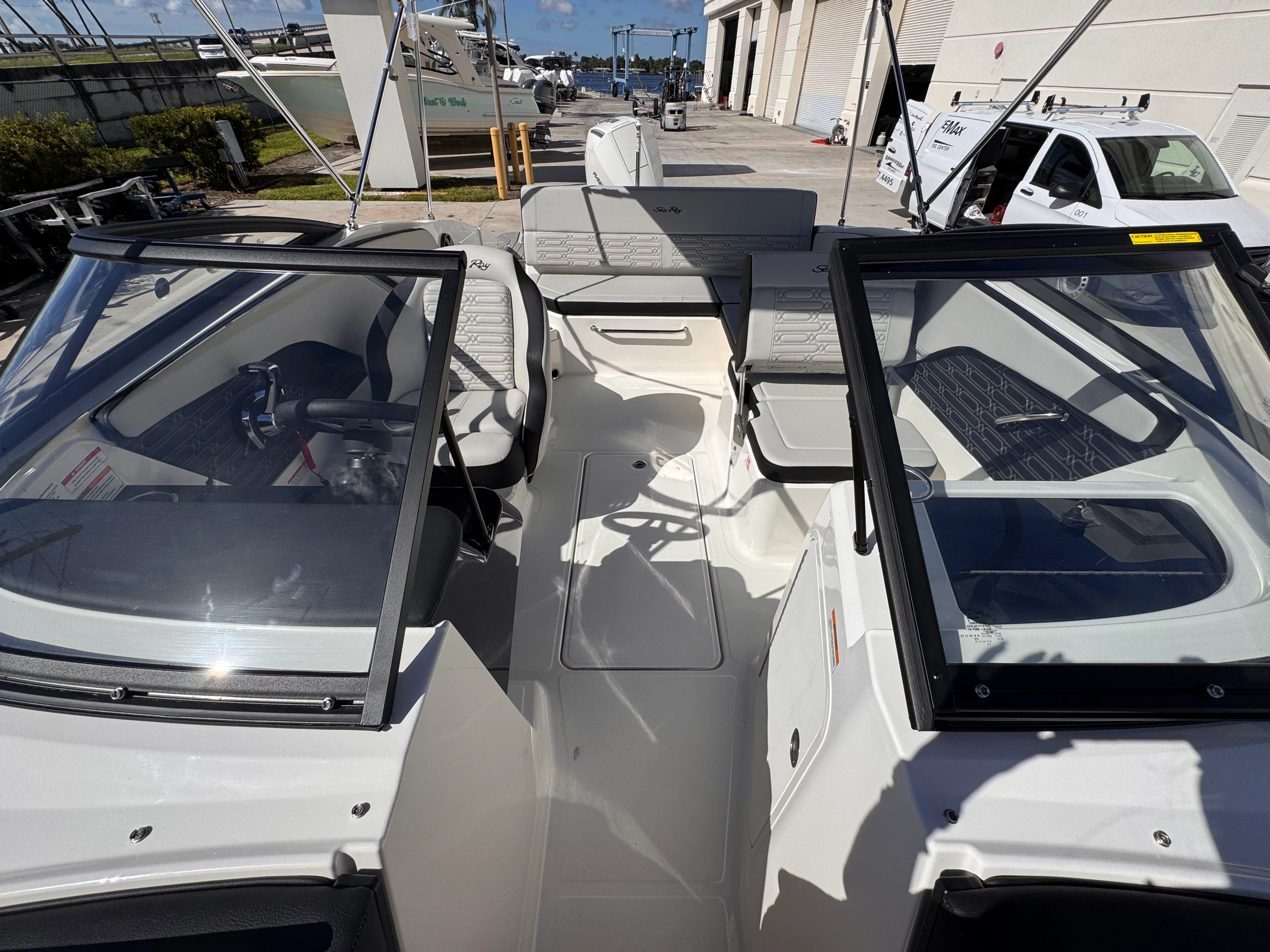 2026 Sea Ray SPX 210 Outboard Image Thumbnail #14