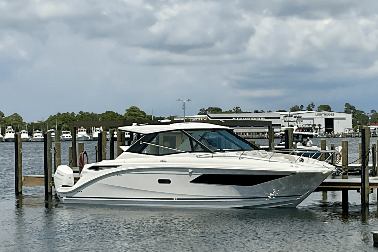 2026 Sea Ray Sundancer 320 Outboard Image Thumbnail #3