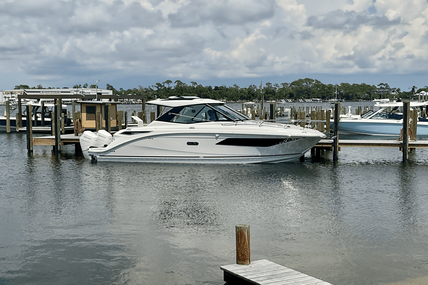 2026 Sea Ray Sundancer 320 Outboard Image Thumbnail #1