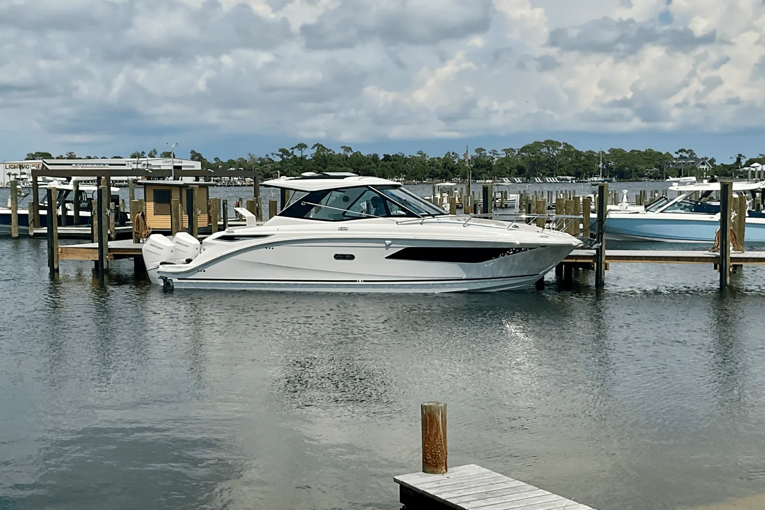 2026 Sea Ray Sundancer 320 Outboard Image Thumbnail #1