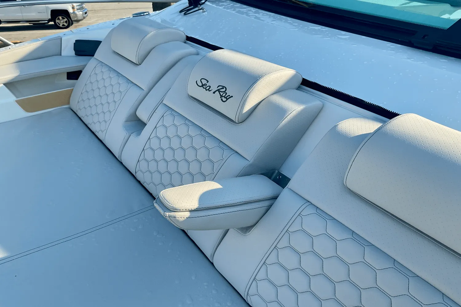2026 Sea Ray Sundancer 320 Outboard Image Thumbnail #32