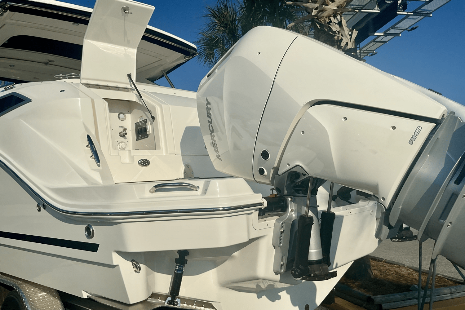 2026 Sea Ray Sundancer 320 Outboard Image Thumbnail #6