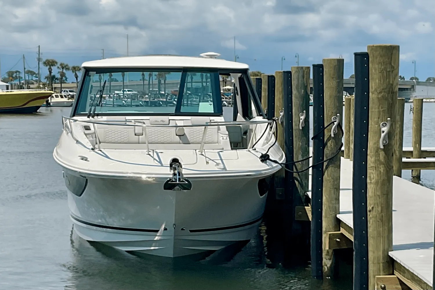 2026 Sea Ray Sundancer 320 Outboard Image Thumbnail #4