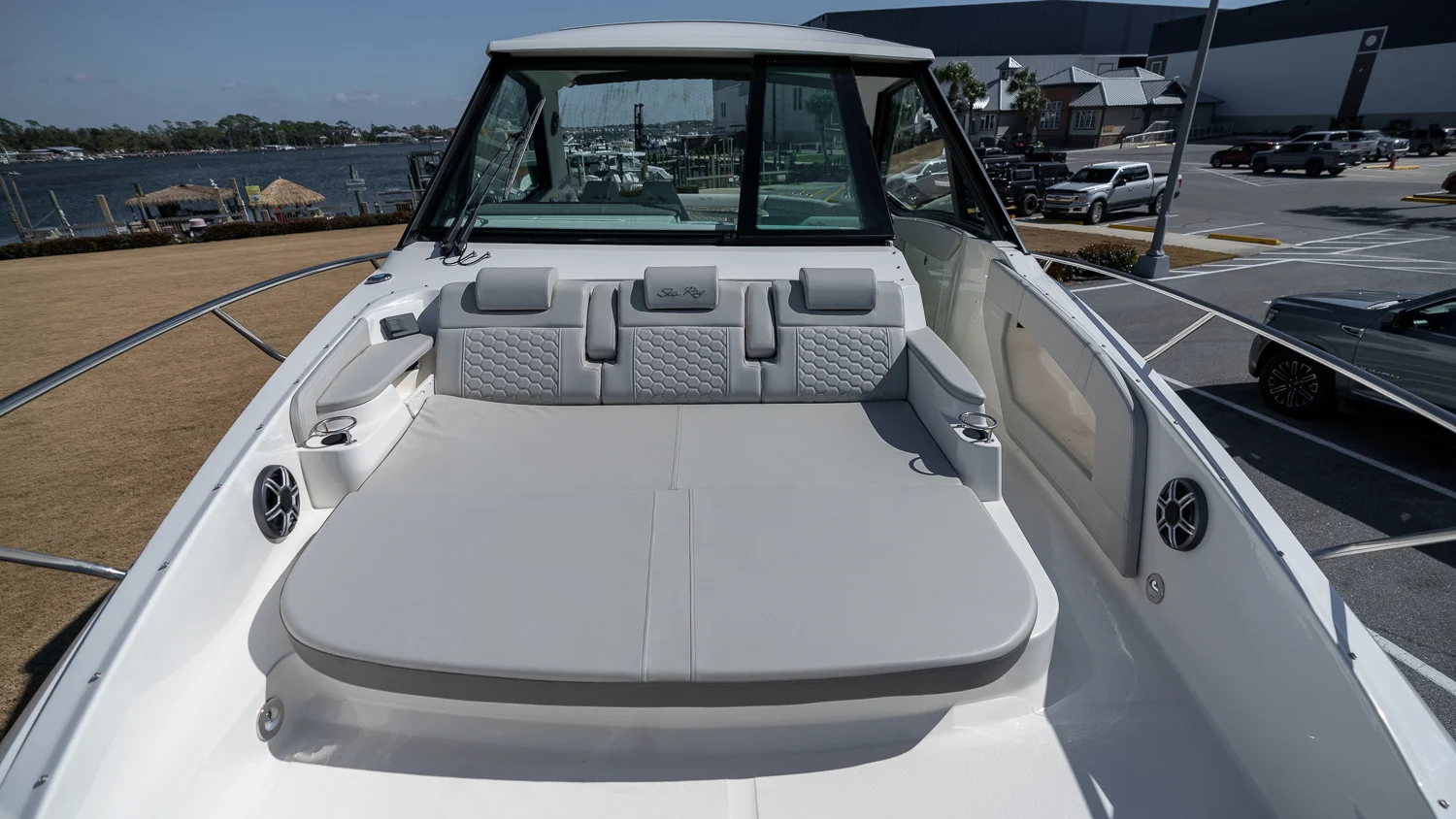 2026 Sea Ray Sundancer 320 Outboard Image Thumbnail #14