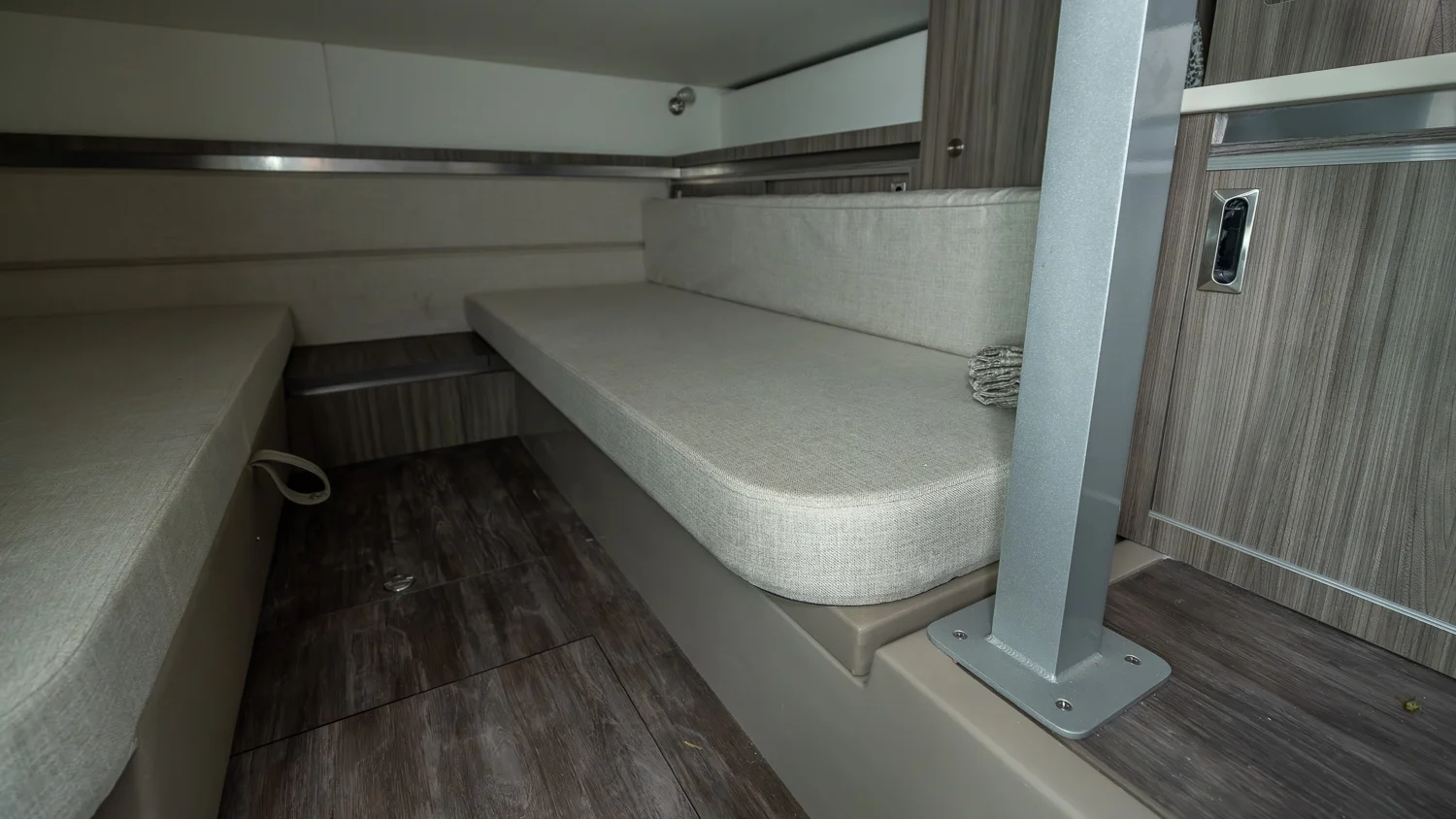 2026 Sea Ray Sundancer 320 Outboard Image Thumbnail #33