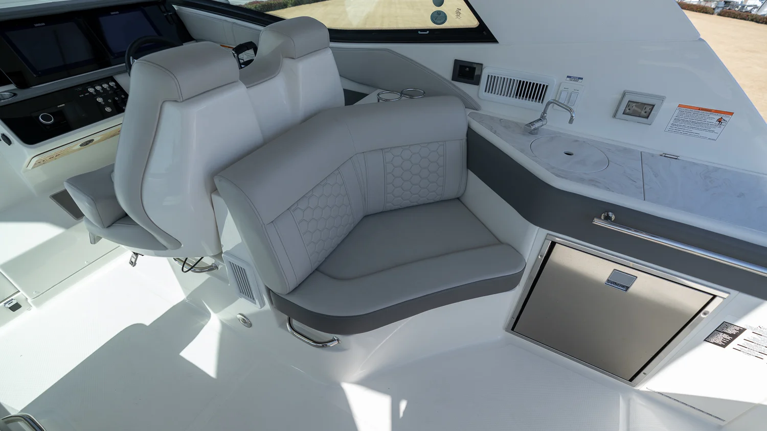 2026 Sea Ray Sundancer 320 Outboard Image Thumbnail #50