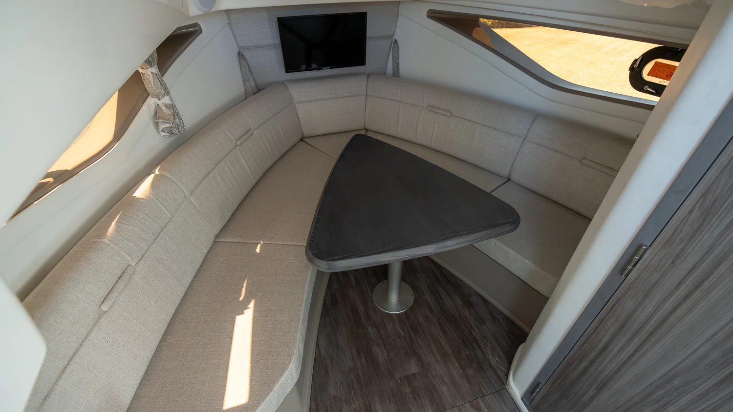 2026 Sea Ray Sundancer 320 Outboard Image Thumbnail #25