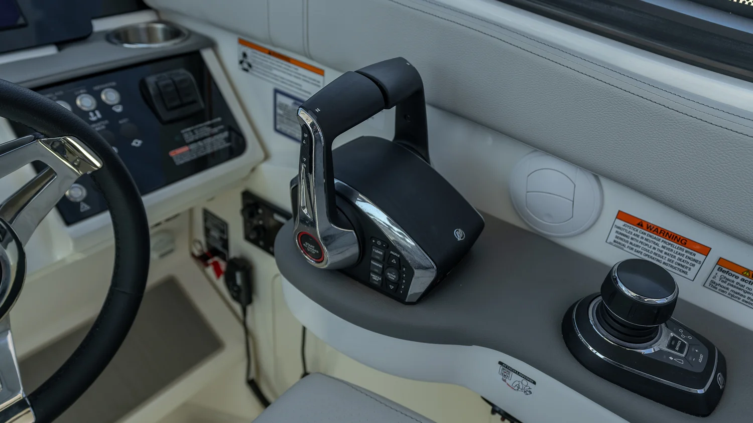 2026 Sea Ray Sundancer 320 Outboard Image Thumbnail #46