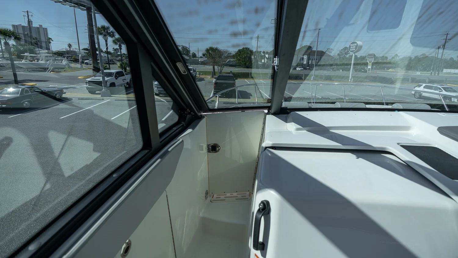 2026 Sea Ray Sundancer 320 Outboard Image Thumbnail #18