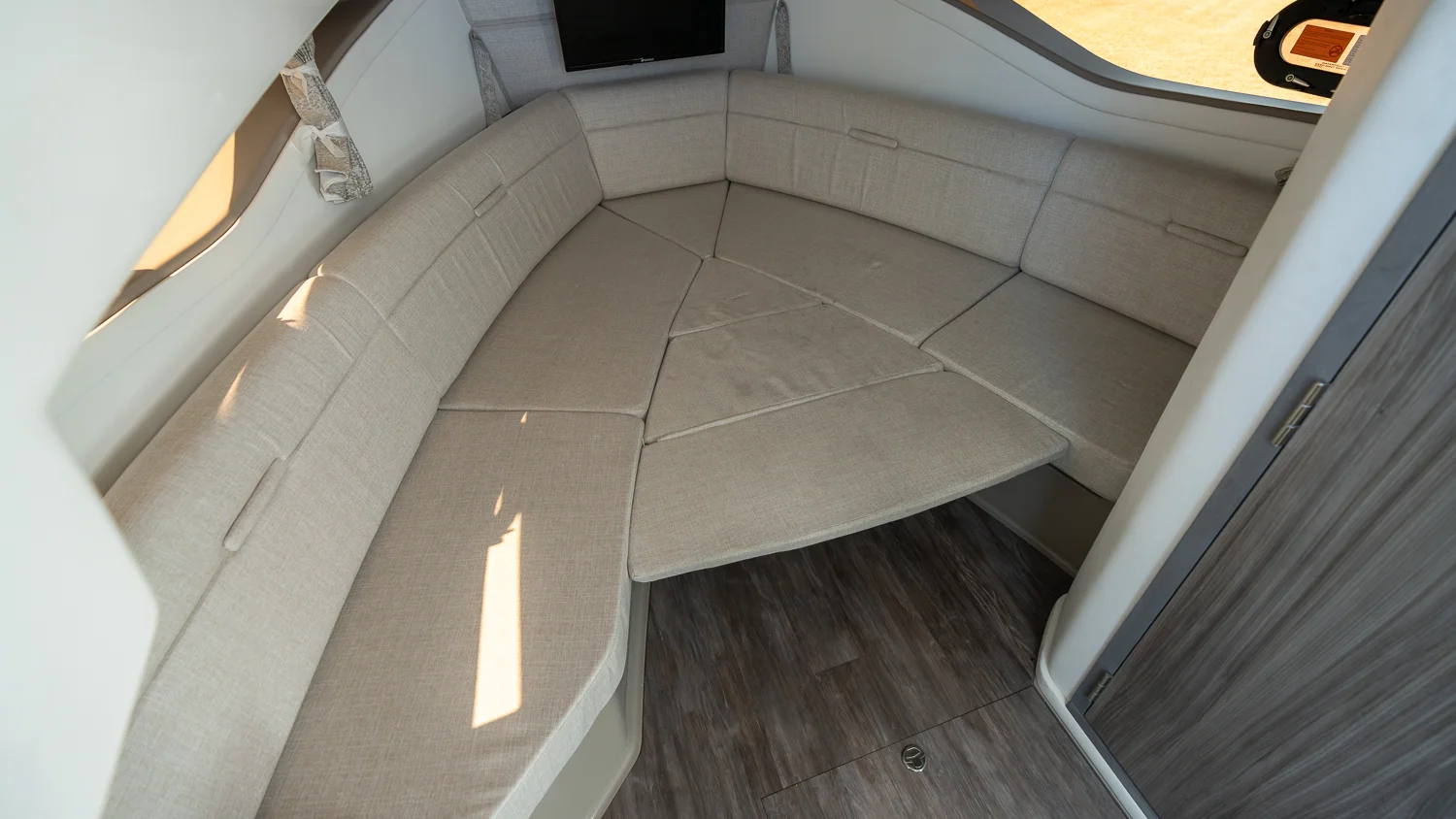 2026 Sea Ray Sundancer 320 Outboard Image Thumbnail #23