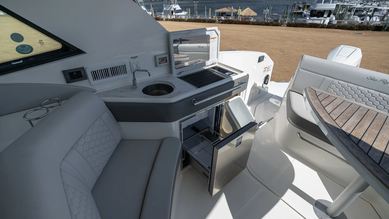 2026 Sea Ray Sundancer 320 Outboard Image Thumbnail #52