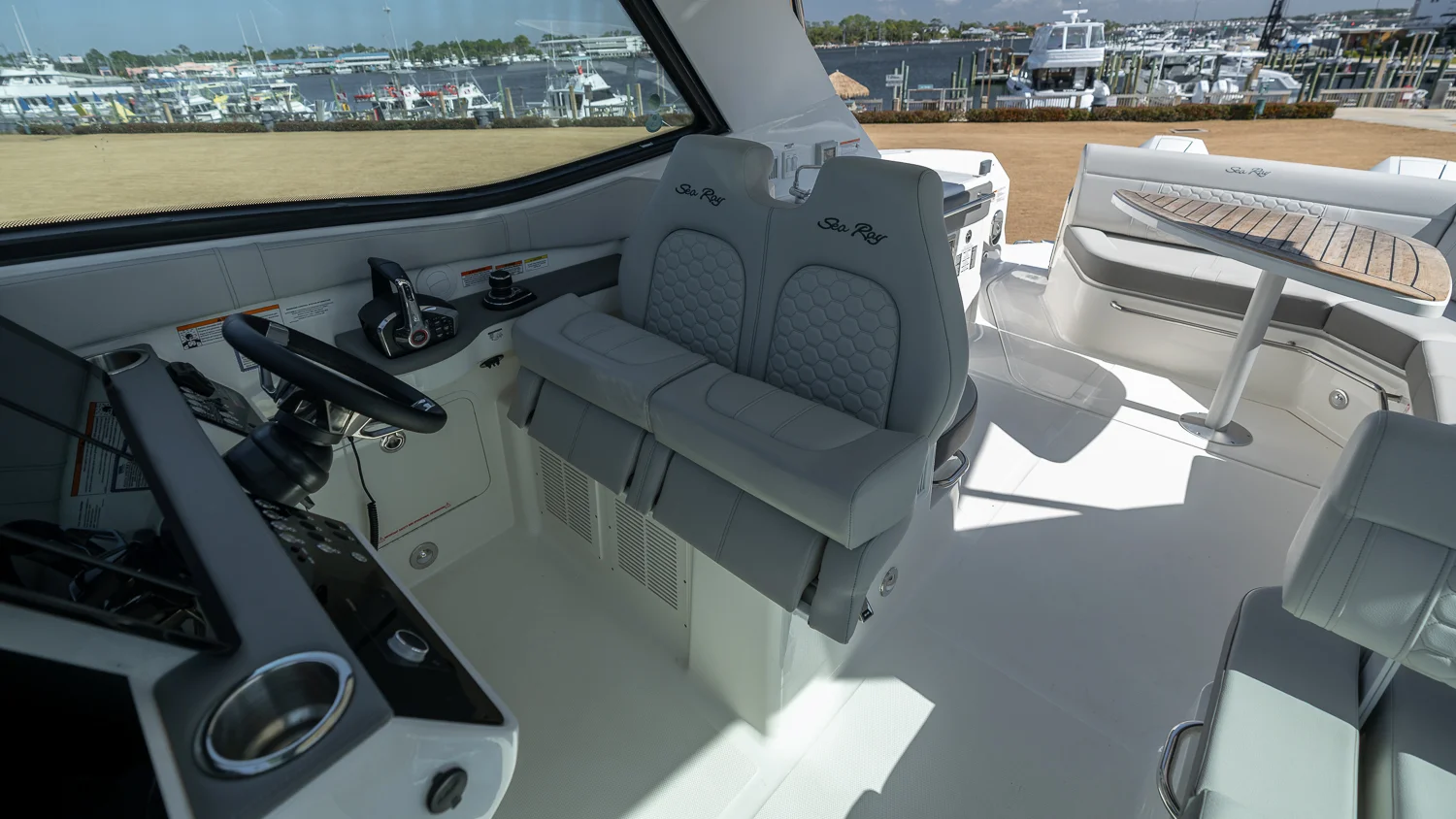 2026 Sea Ray Sundancer 320 Outboard Image Thumbnail #37