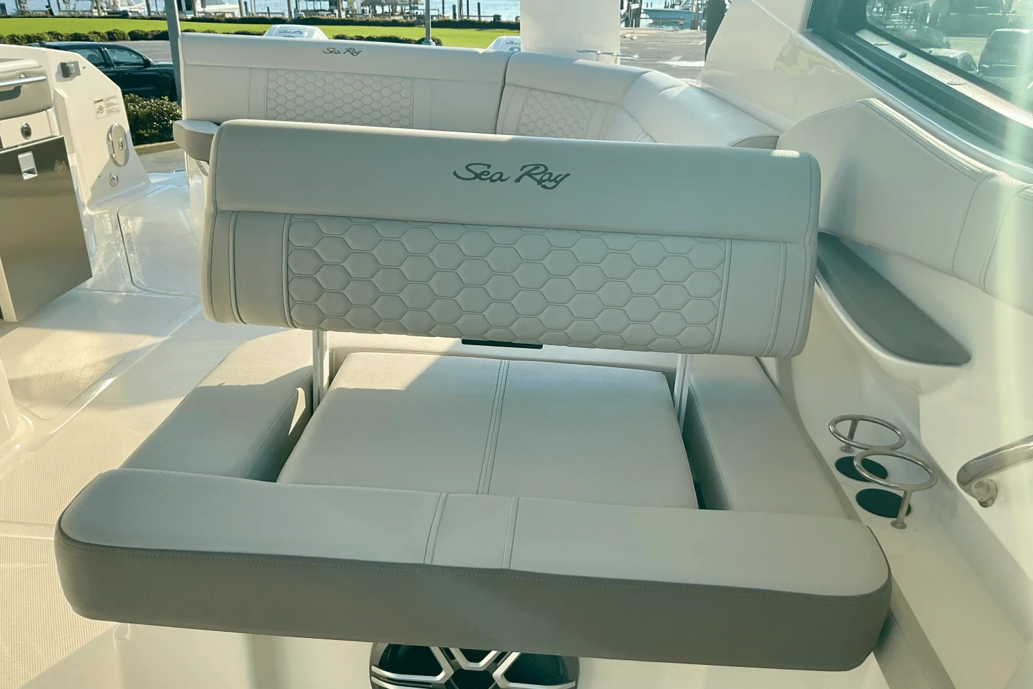 2026 Sea Ray Sundancer 320 Outboard Image Thumbnail #25