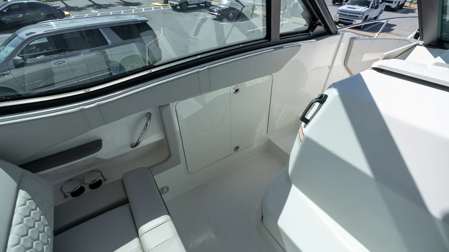 2026 Sea Ray Sundancer 320 Outboard Image Thumbnail #19