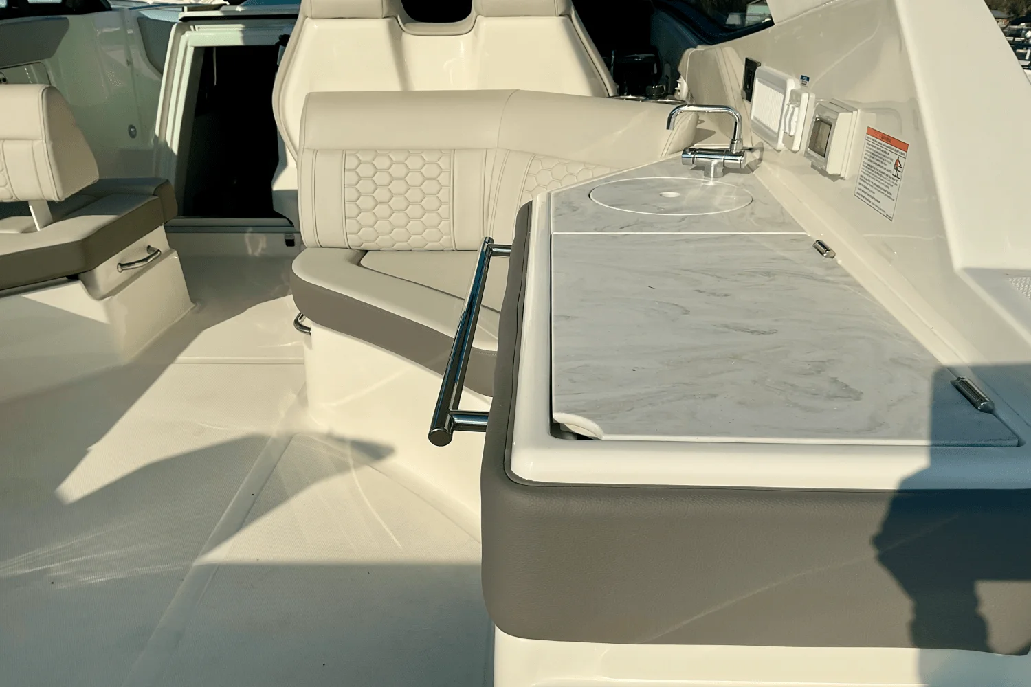 2026 Sea Ray Sundancer 320 Outboard Image Thumbnail #9