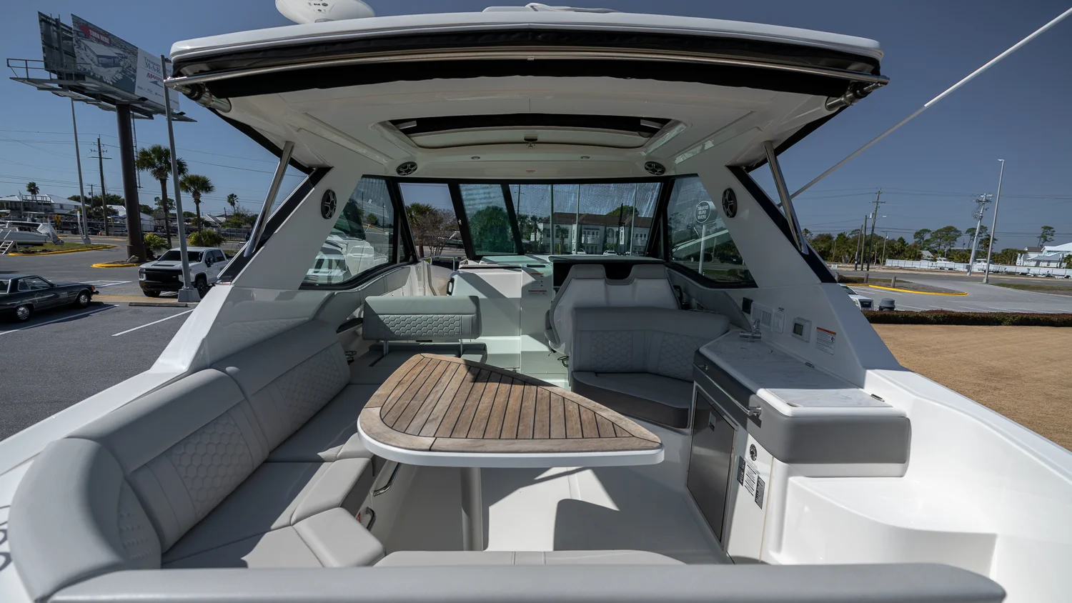 2026 Sea Ray Sundancer 320 Outboard Image Thumbnail #54