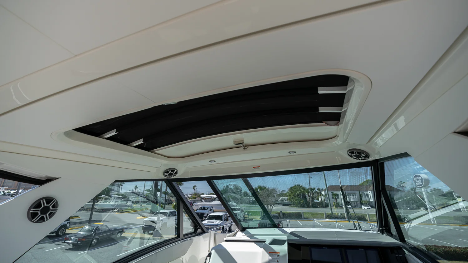 2026 Sea Ray Sundancer 320 Outboard Image Thumbnail #59