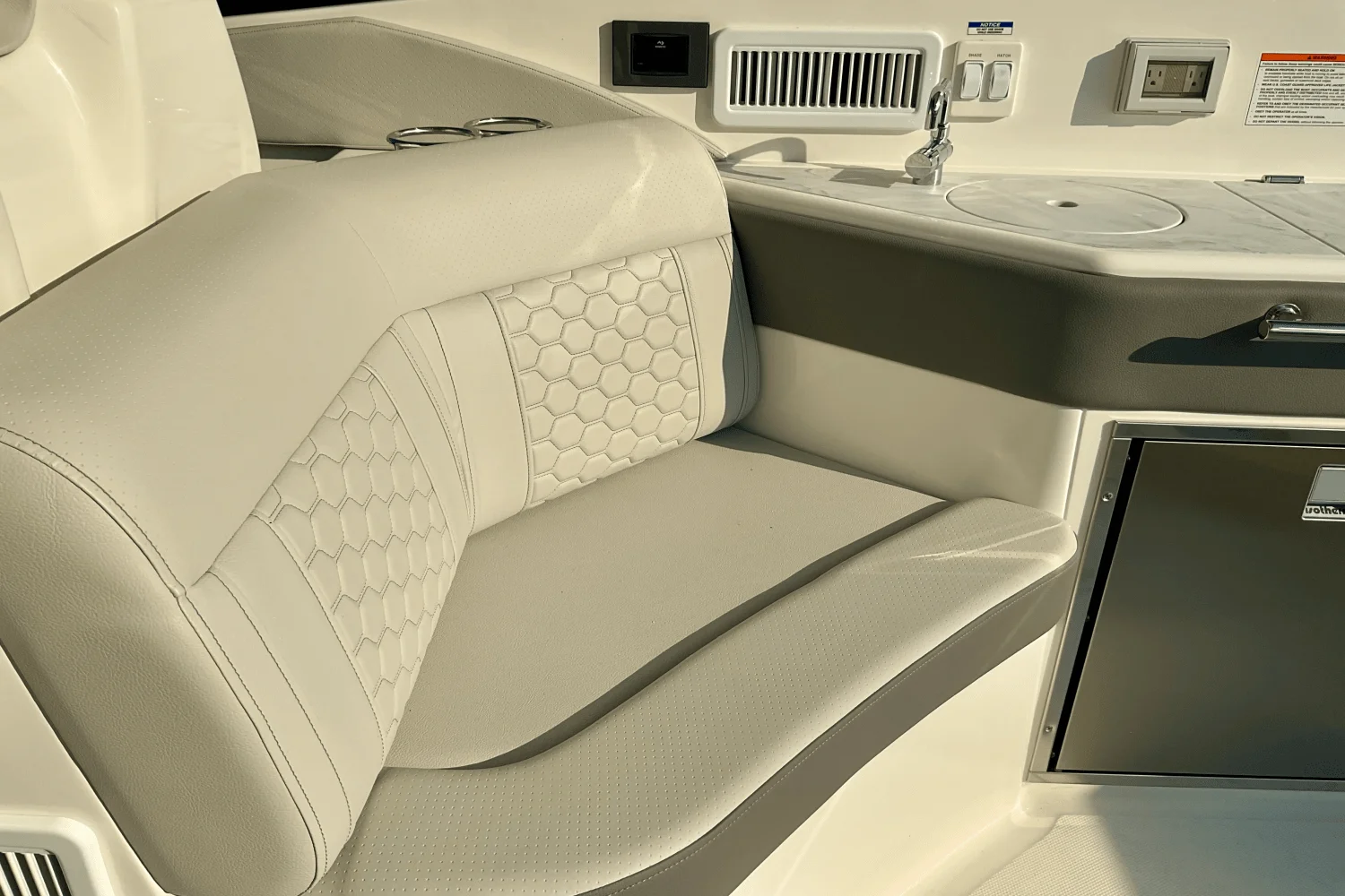 2026 Sea Ray Sundancer 320 Outboard Image Thumbnail #10