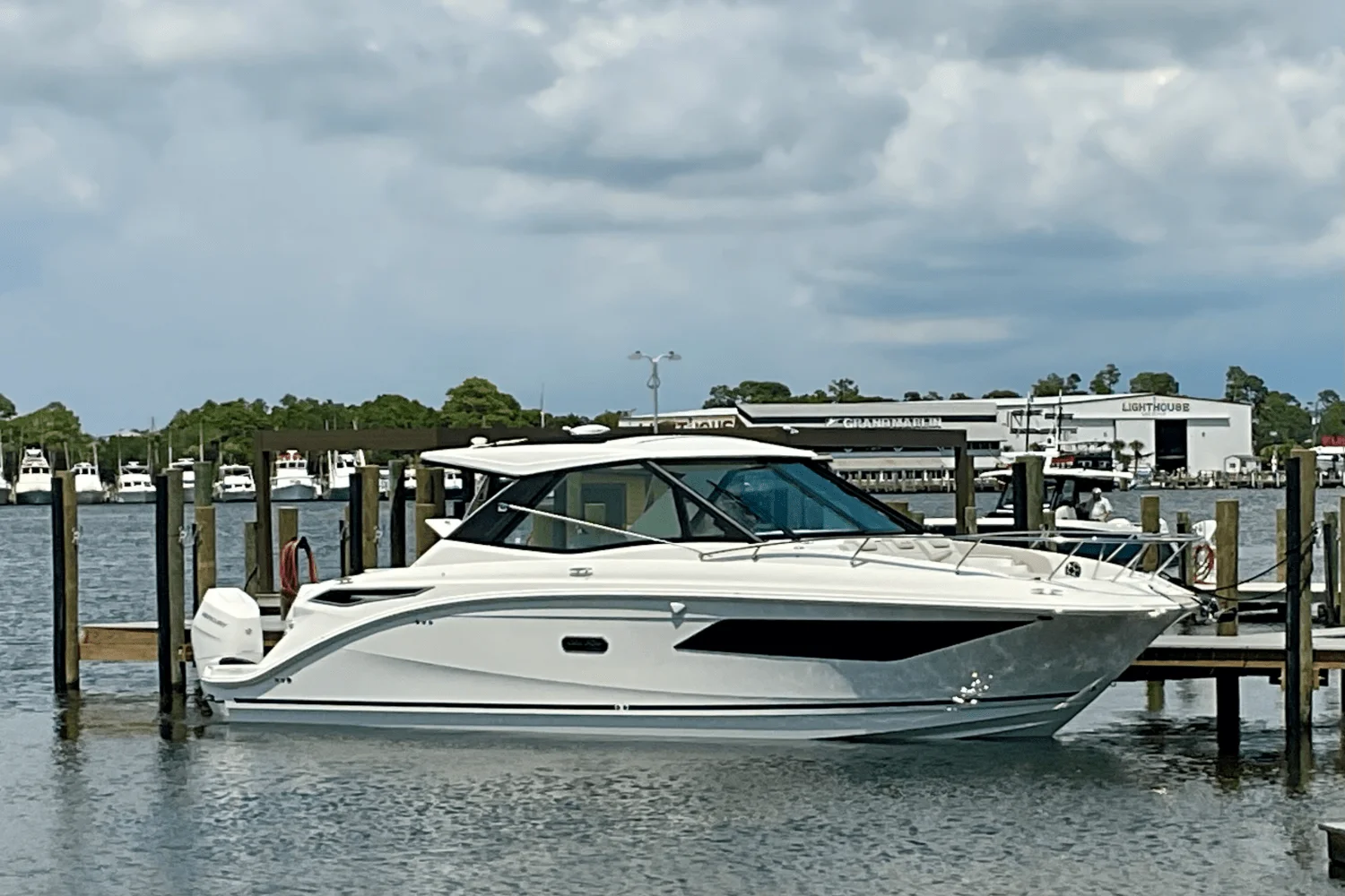 2026 Sea Ray Sundancer 320 Outboard Image Thumbnail #0