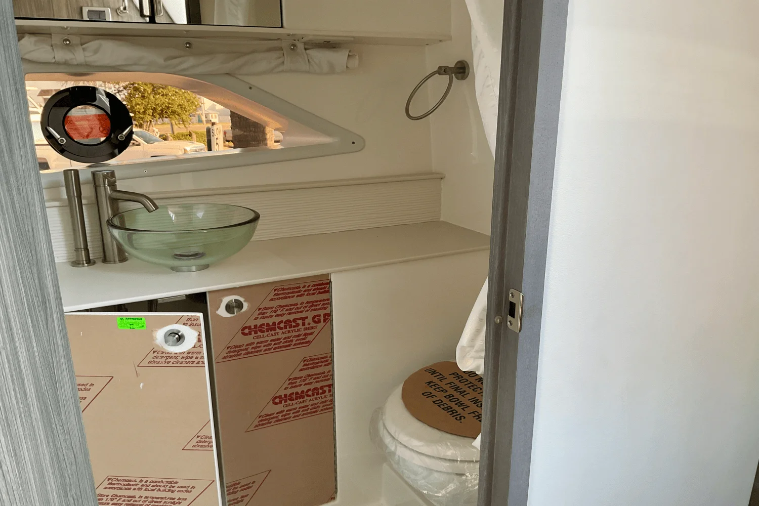 2026 Sea Ray Sundancer 320 Outboard Image Thumbnail #36