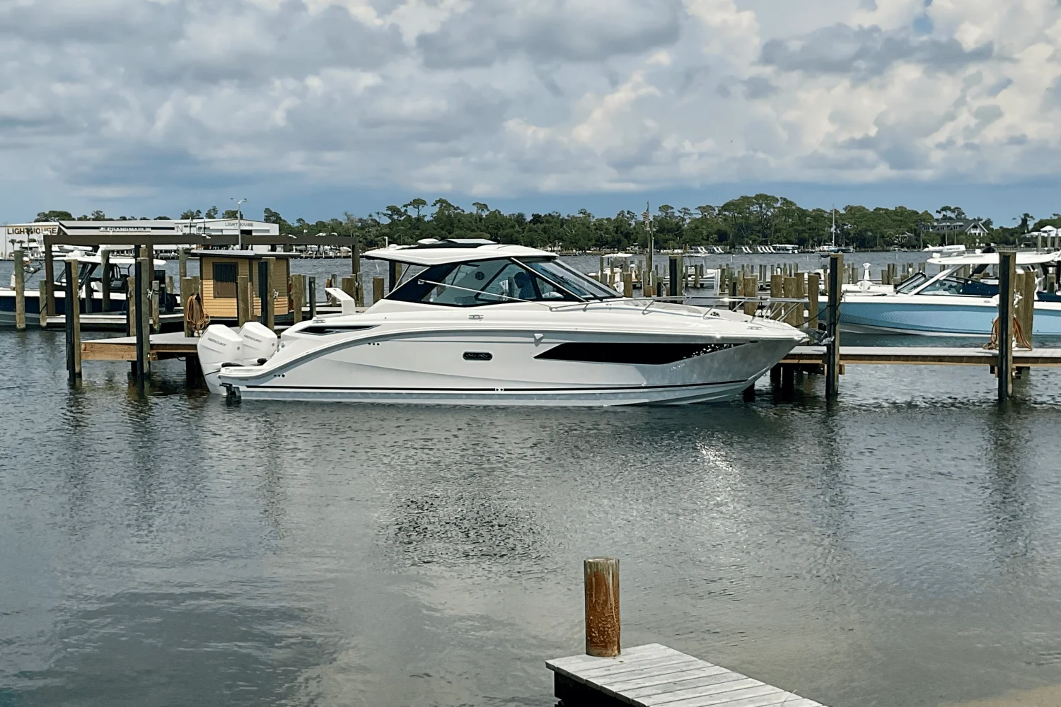 2026 Sea Ray Sundancer 320 Outboard Image Thumbnail #2
