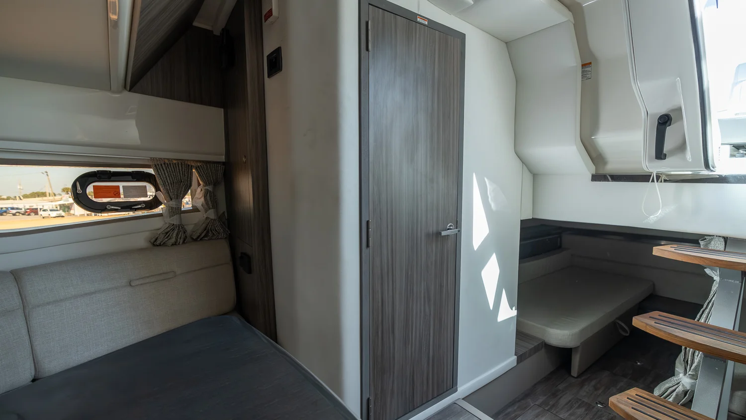 2026 Sea Ray Sundancer 320 Outboard Image Thumbnail #27