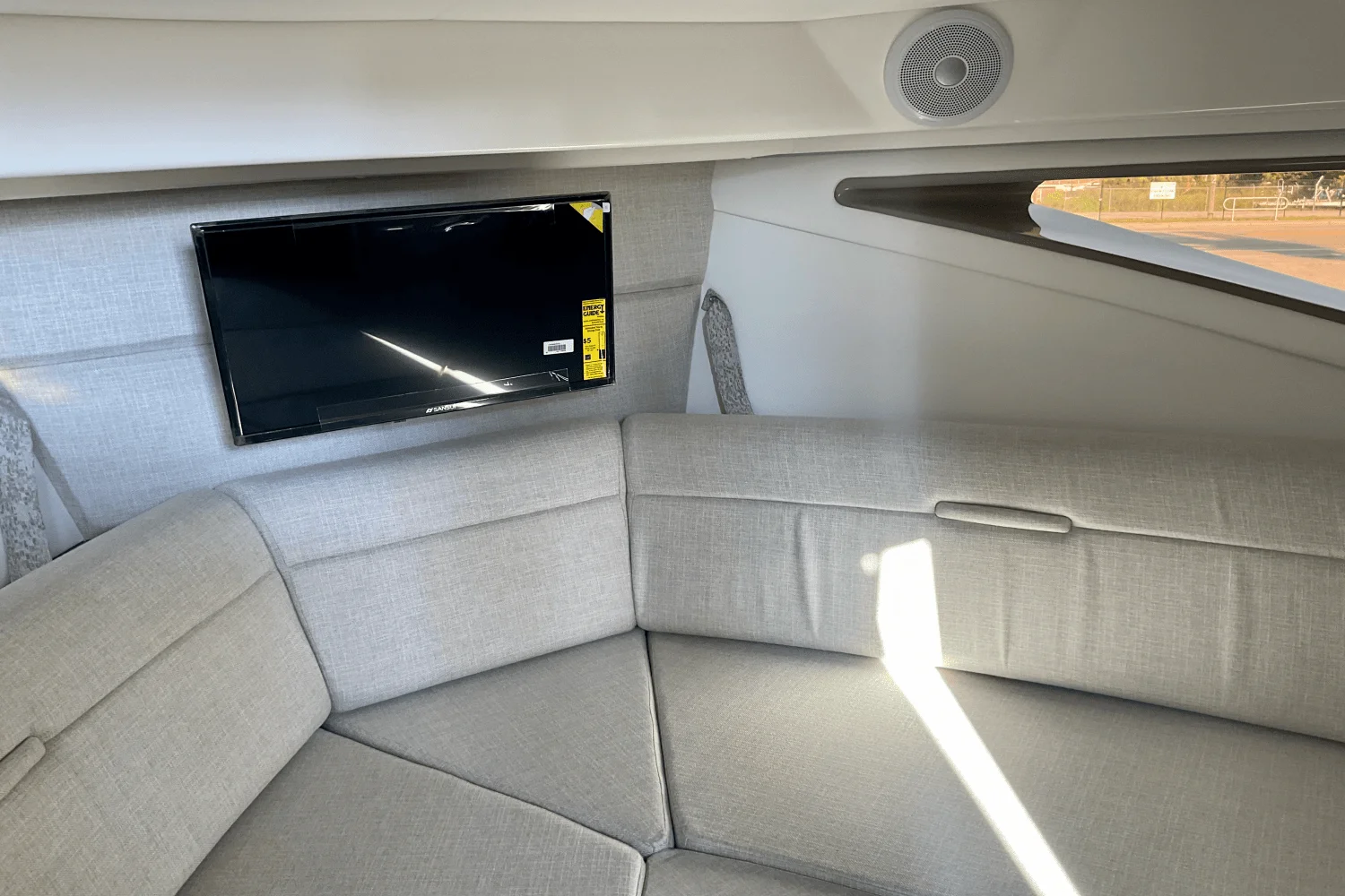 2026 Sea Ray Sundancer 320 Outboard Image Thumbnail #37