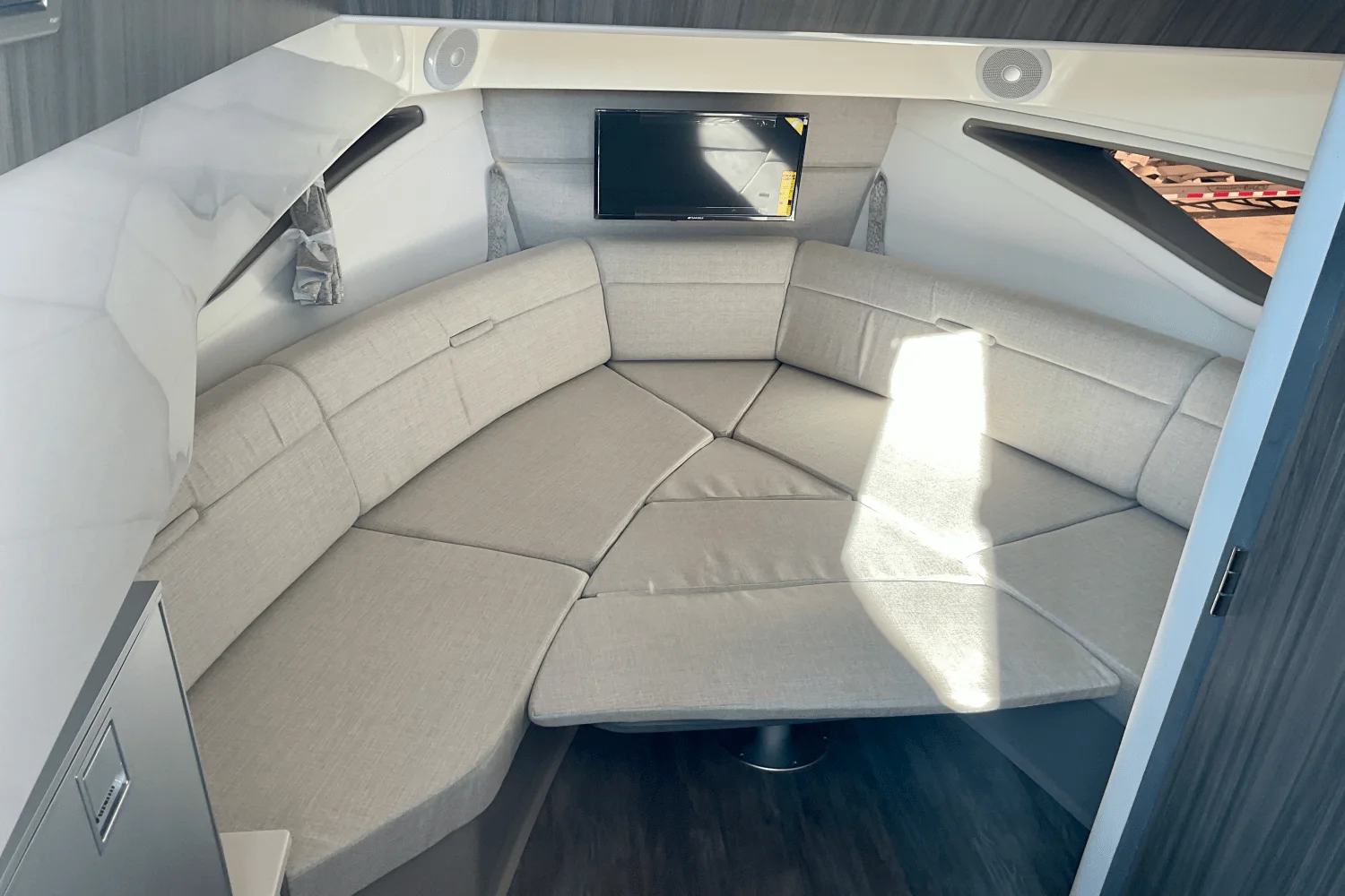 2026 Sea Ray Sundancer 320 Outboard Image Thumbnail #34