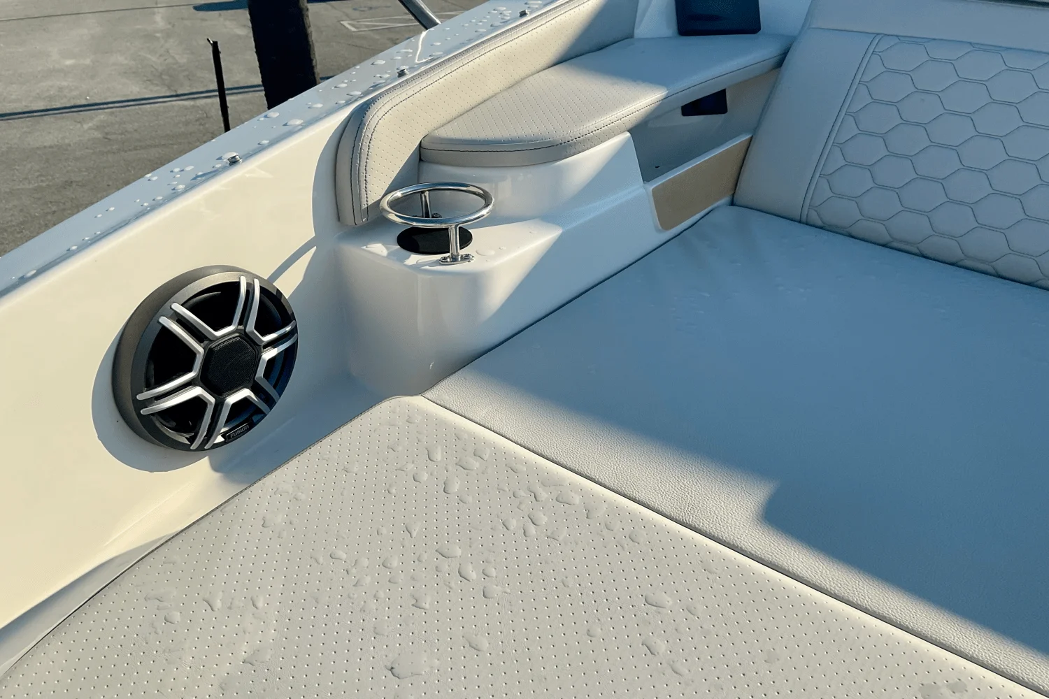 2026 Sea Ray Sundancer 320 Outboard Image Thumbnail #31