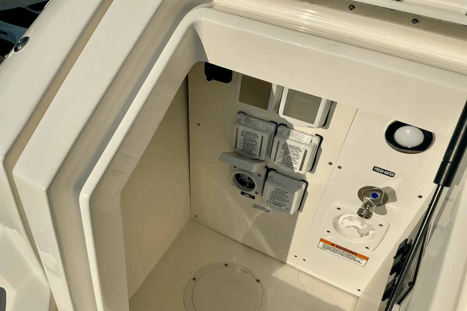 2026 Sea Ray Sundancer 320 Outboard Image Thumbnail #41