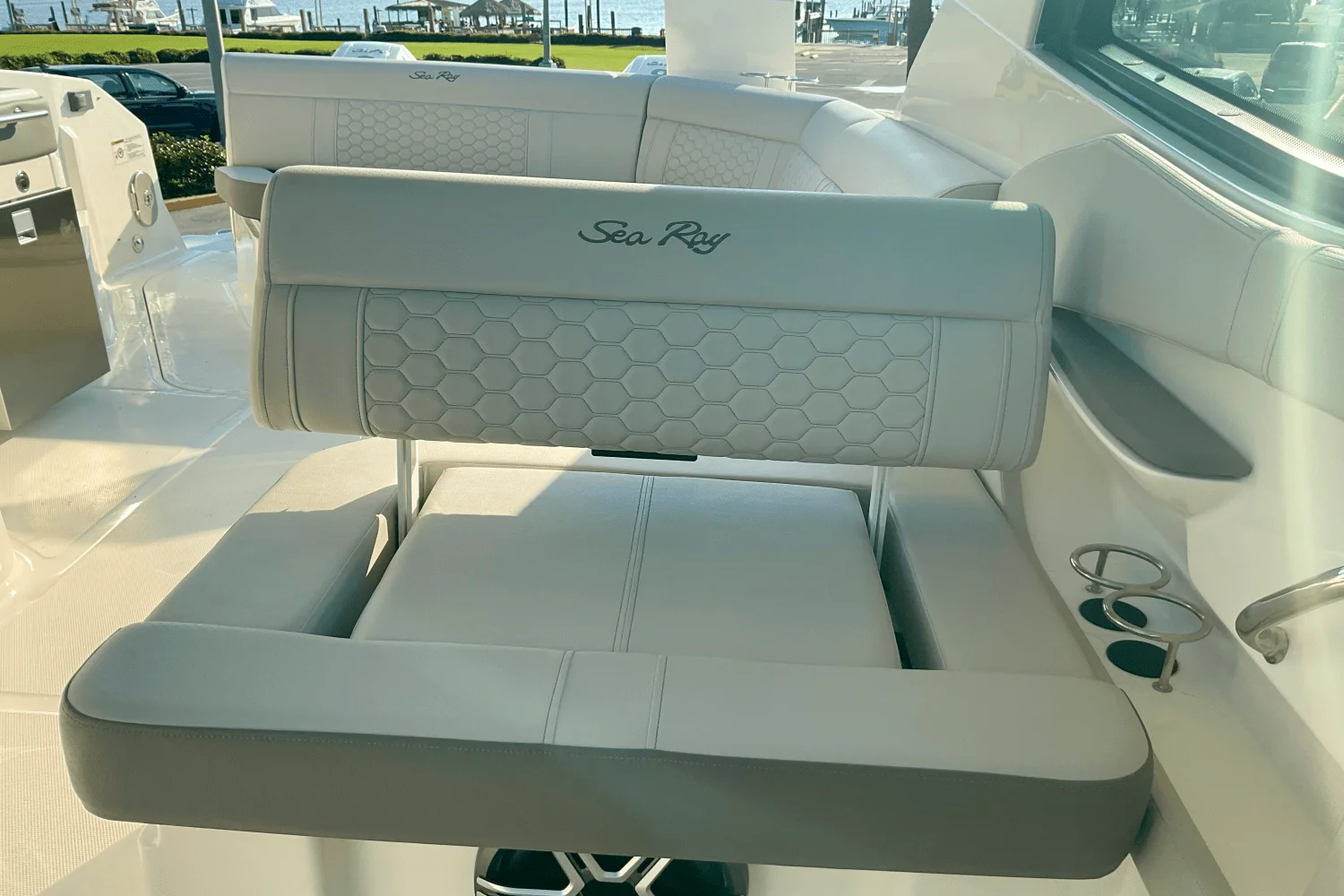 2026 Sea Ray Sundancer 320 Outboard Image Thumbnail #24