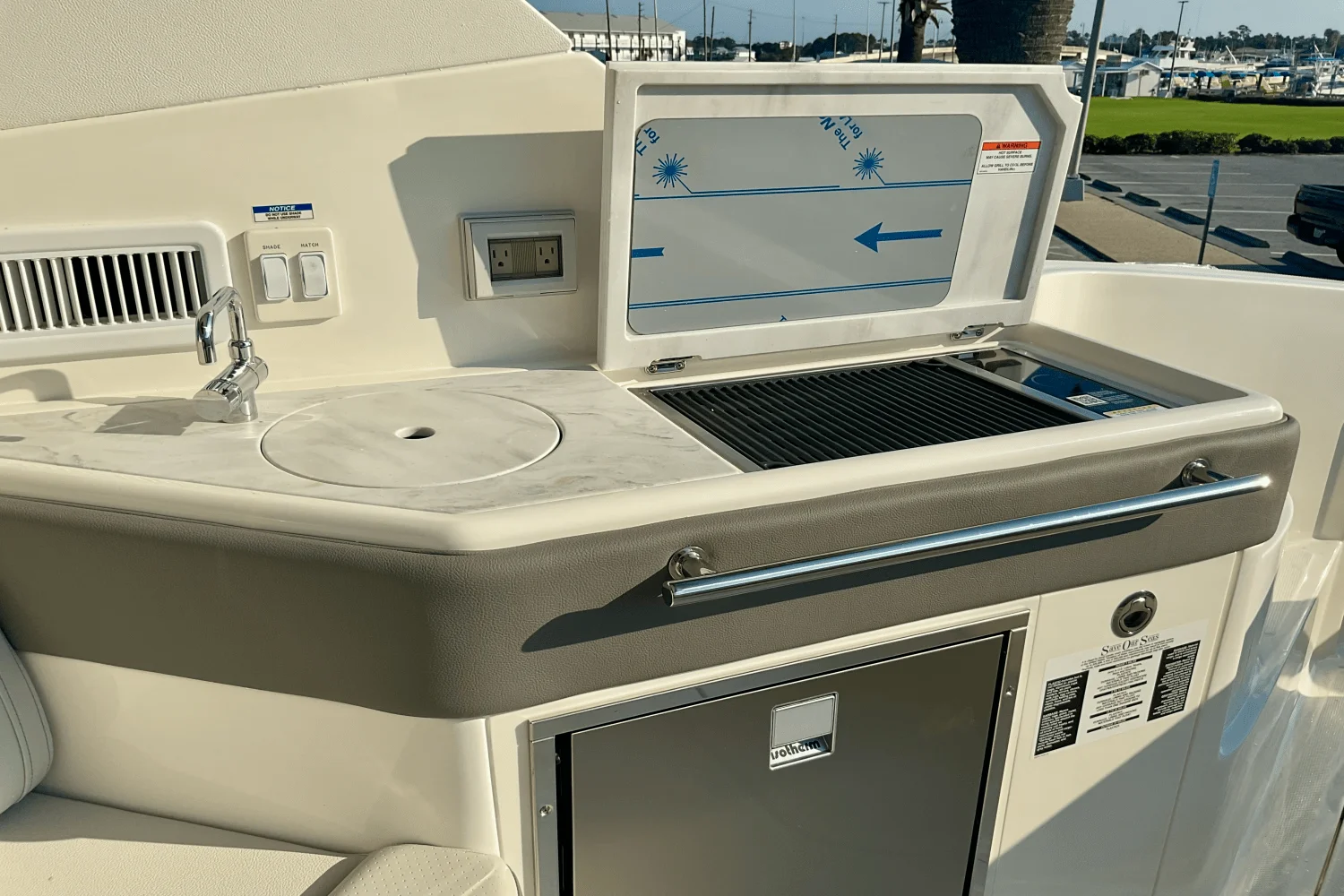 2026 Sea Ray Sundancer 320 Outboard Image Thumbnail #12