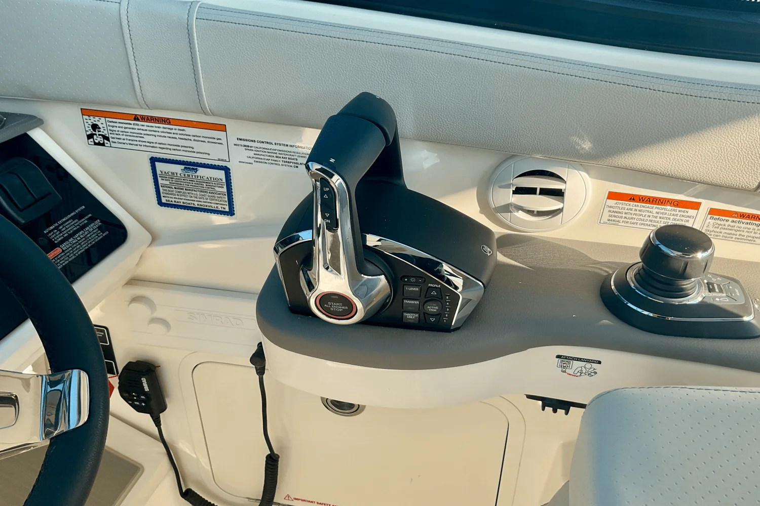 2026 Sea Ray Sundancer 320 Outboard Image Thumbnail #18