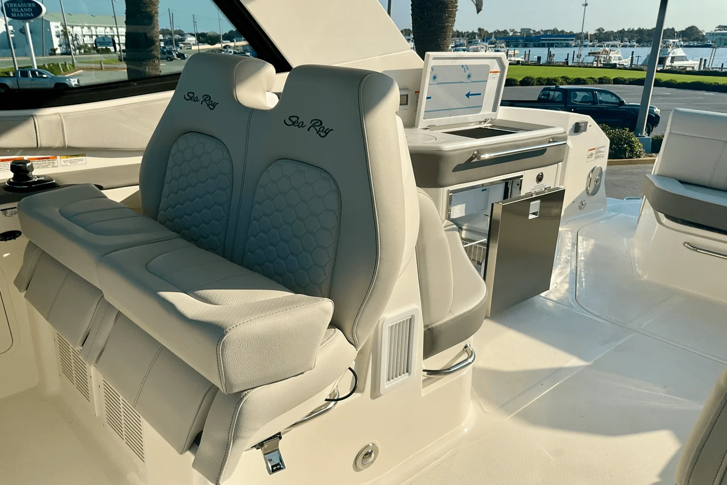 2026 Sea Ray Sundancer 320 Outboard Image Thumbnail #15