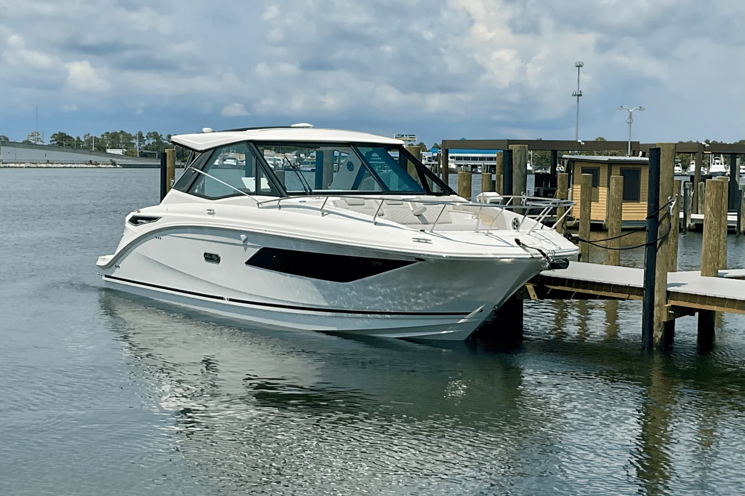 2026 Sea Ray Sundancer 320 Outboard Image Thumbnail #1