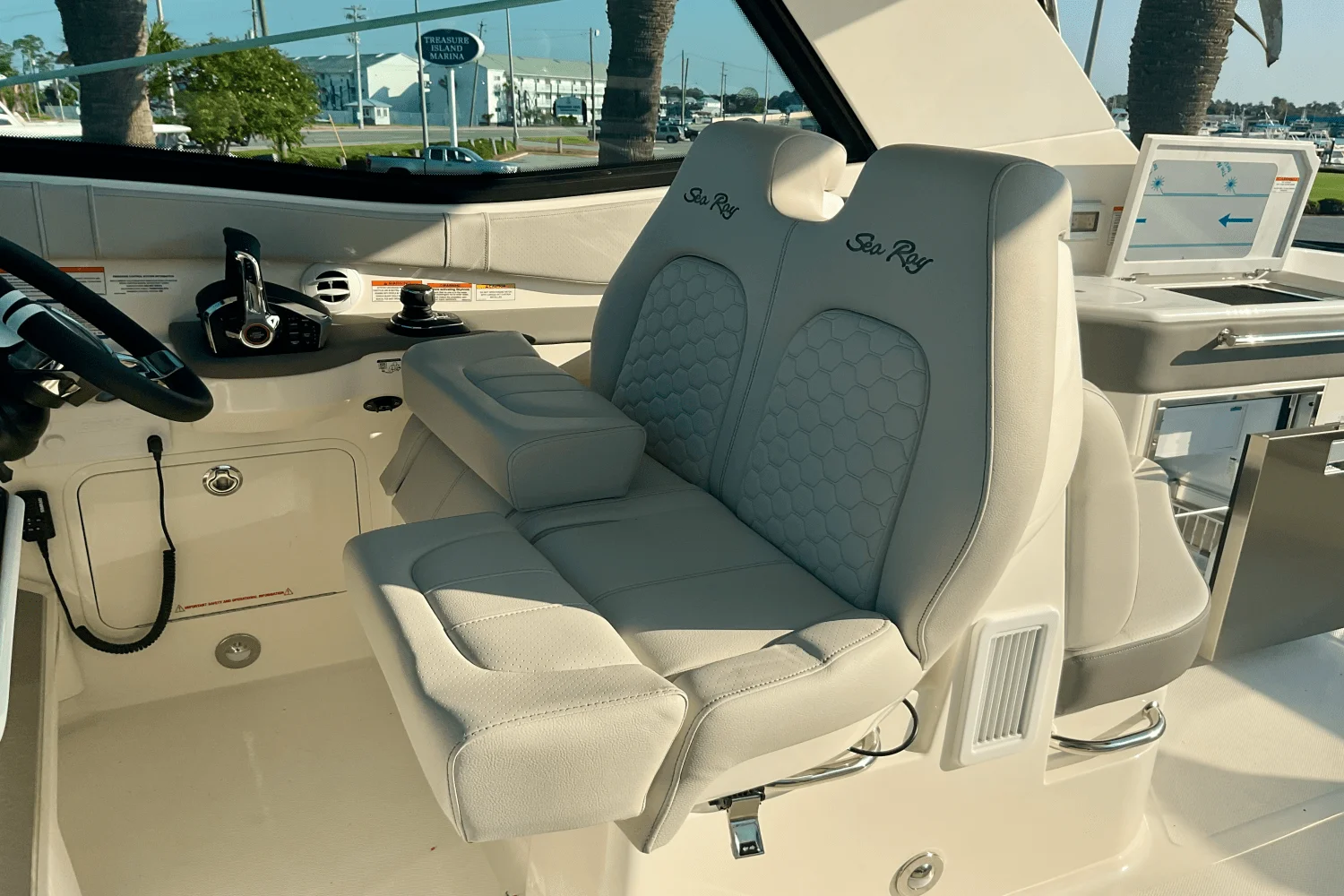 2026 Sea Ray Sundancer 320 Outboard Image Thumbnail #17