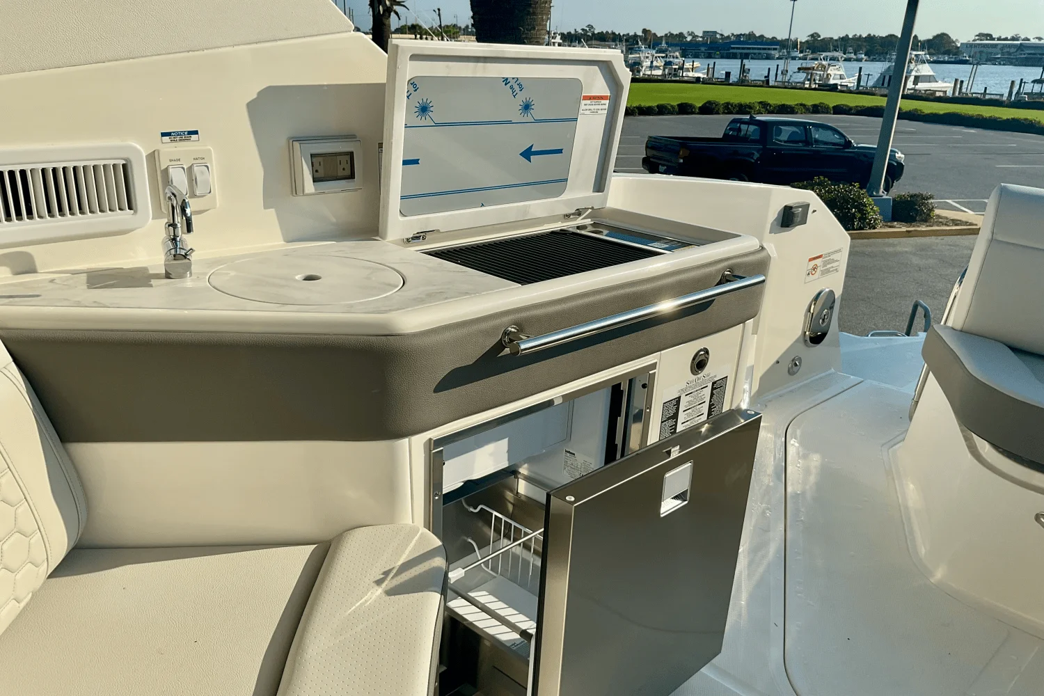 2026 Sea Ray Sundancer 320 Outboard Image Thumbnail #13