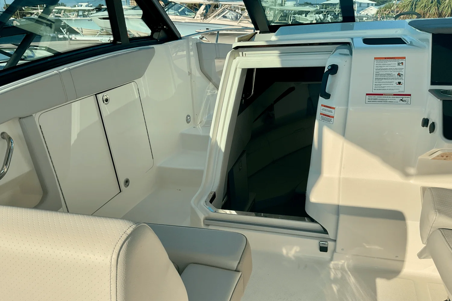 2026 Sea Ray Sundancer 320 Outboard Image Thumbnail #23