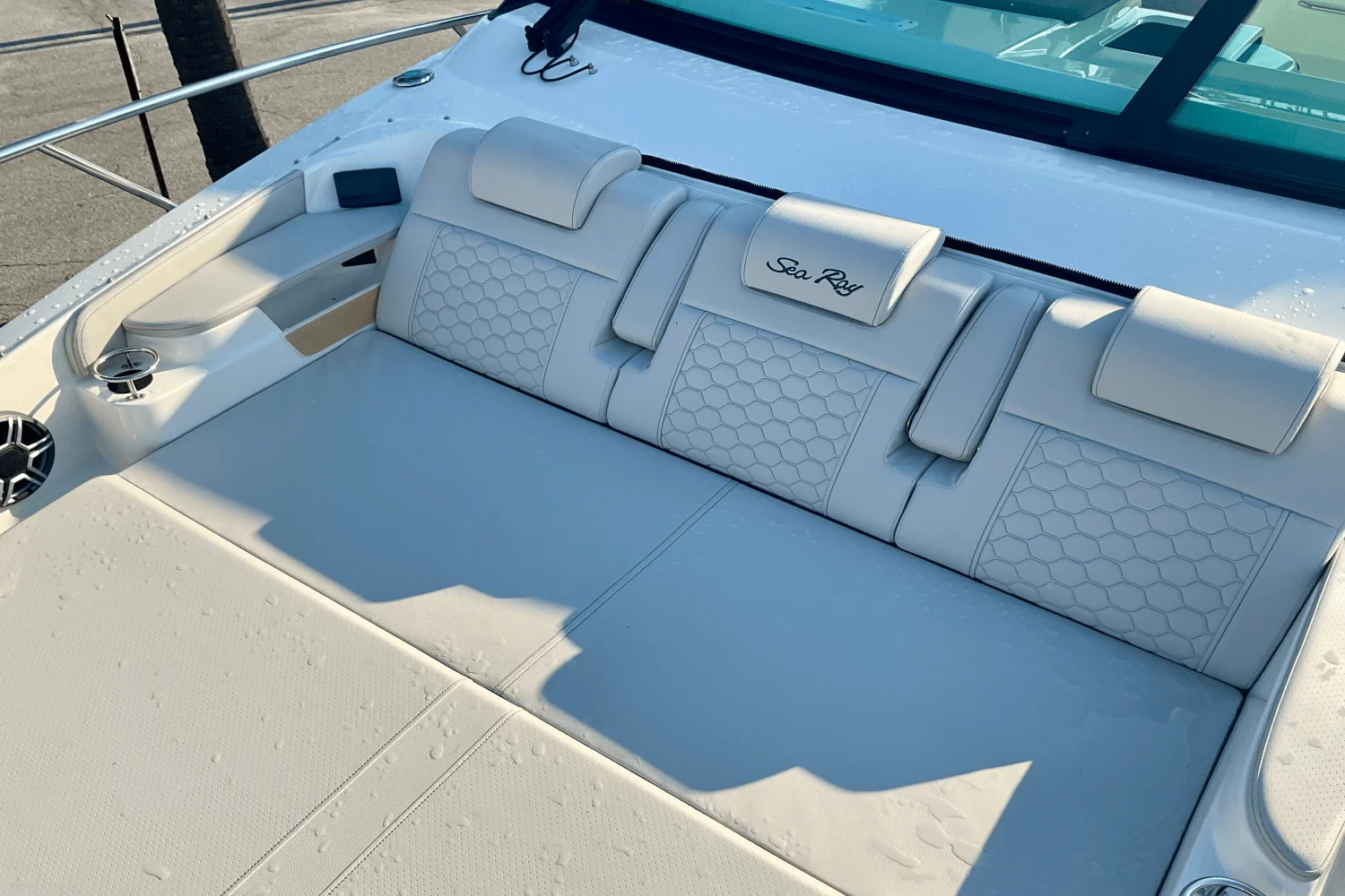 2026 Sea Ray Sundancer 320 Outboard Image Thumbnail #27