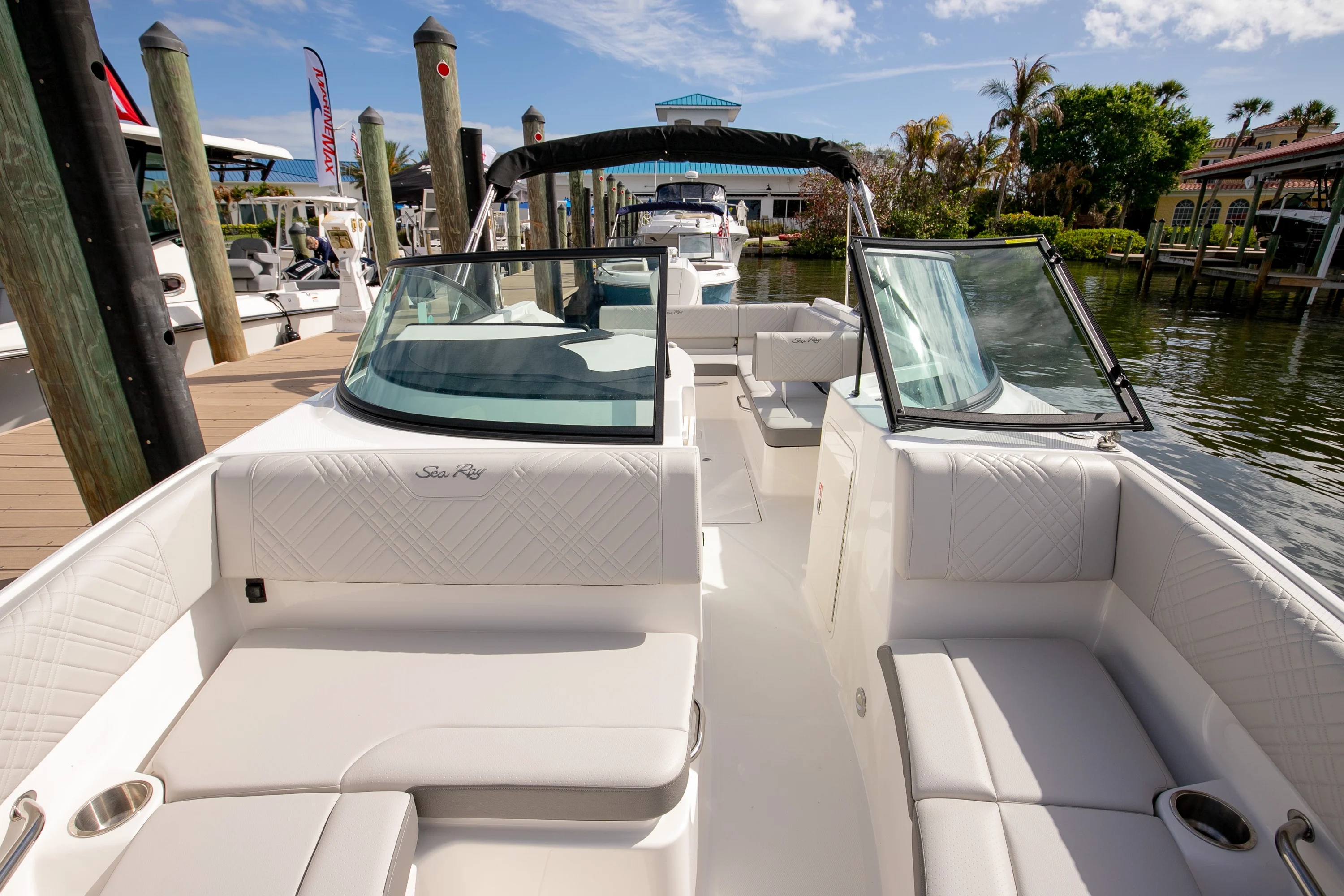 2026 Sea Ray SDX 250 Outboard Image Thumbnail #15