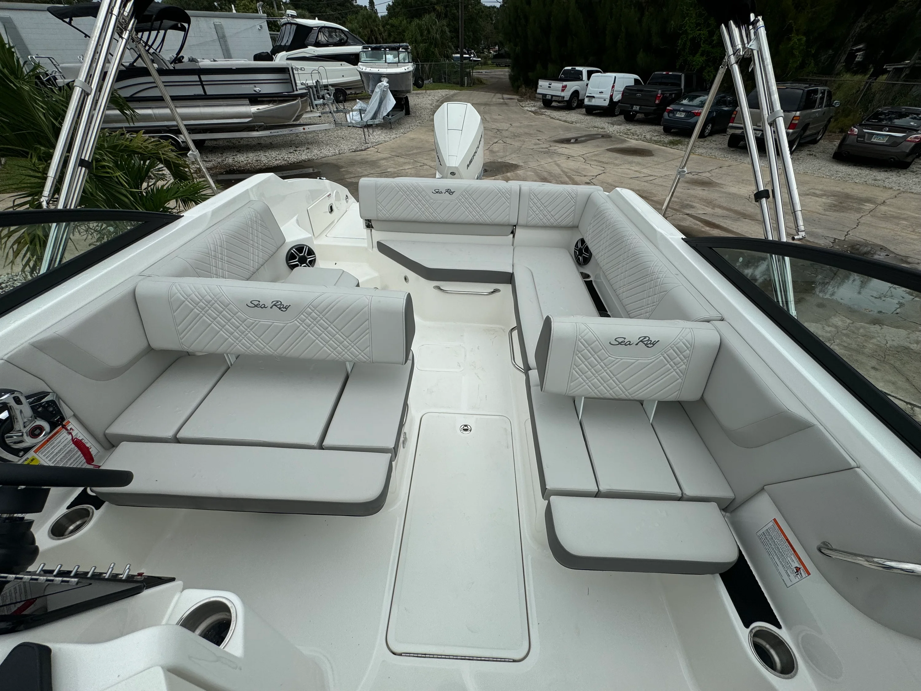 2026 Sea Ray SDX 250 Outboard Image Thumbnail #7