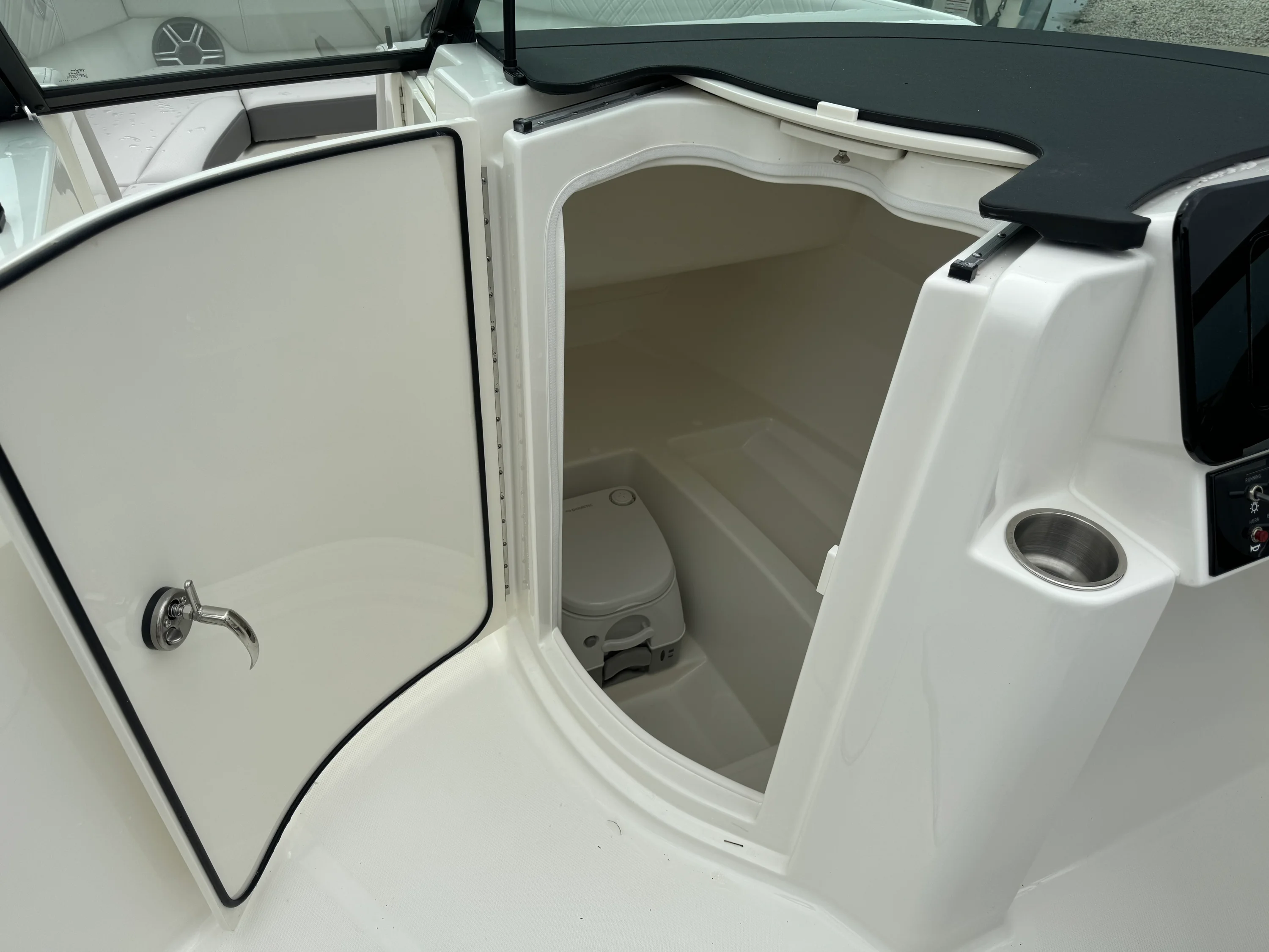 2026 Sea Ray SDX 250 Outboard Image Thumbnail #12