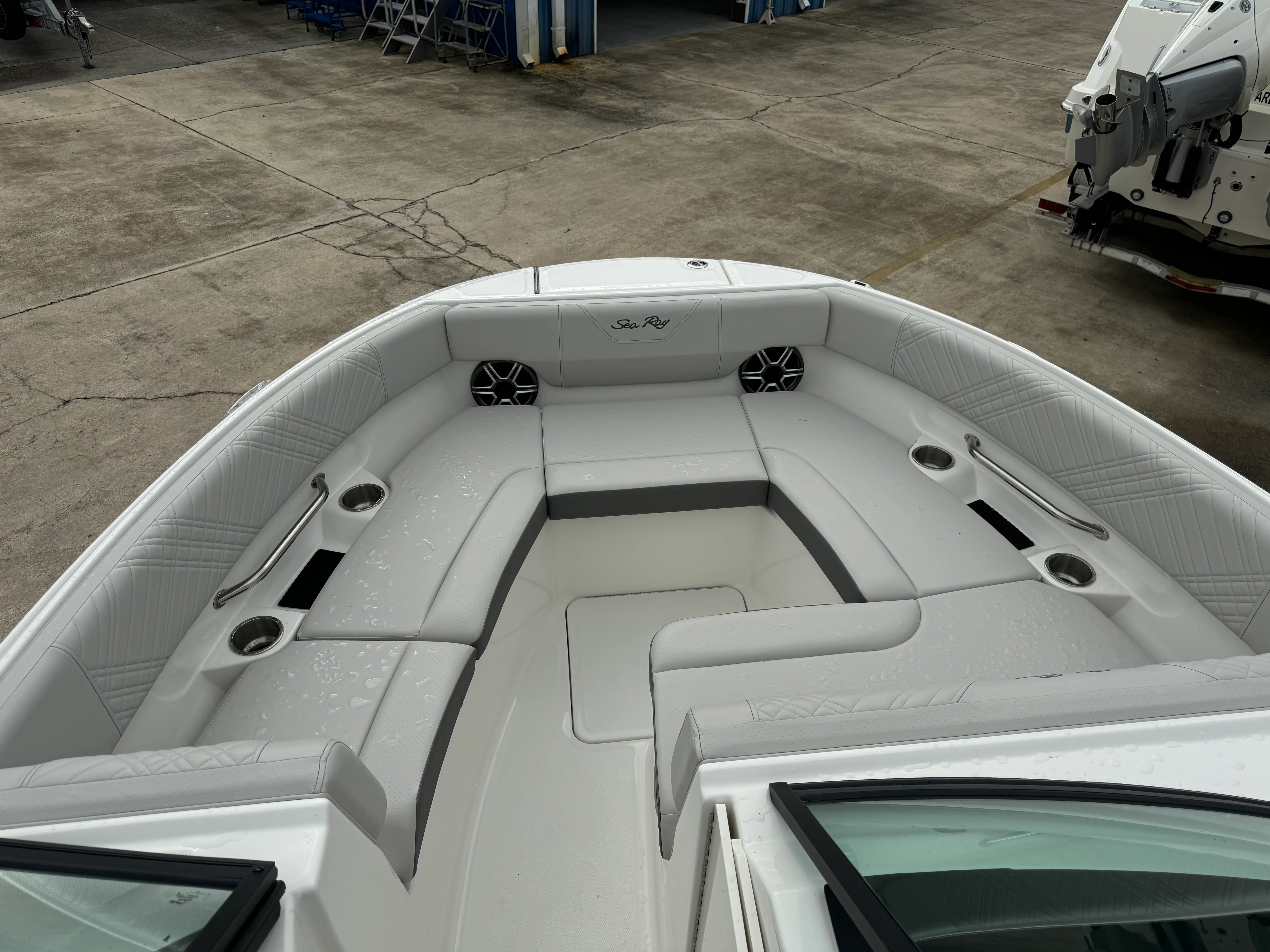 2026 Sea Ray SDX 250 Outboard Image Thumbnail #15