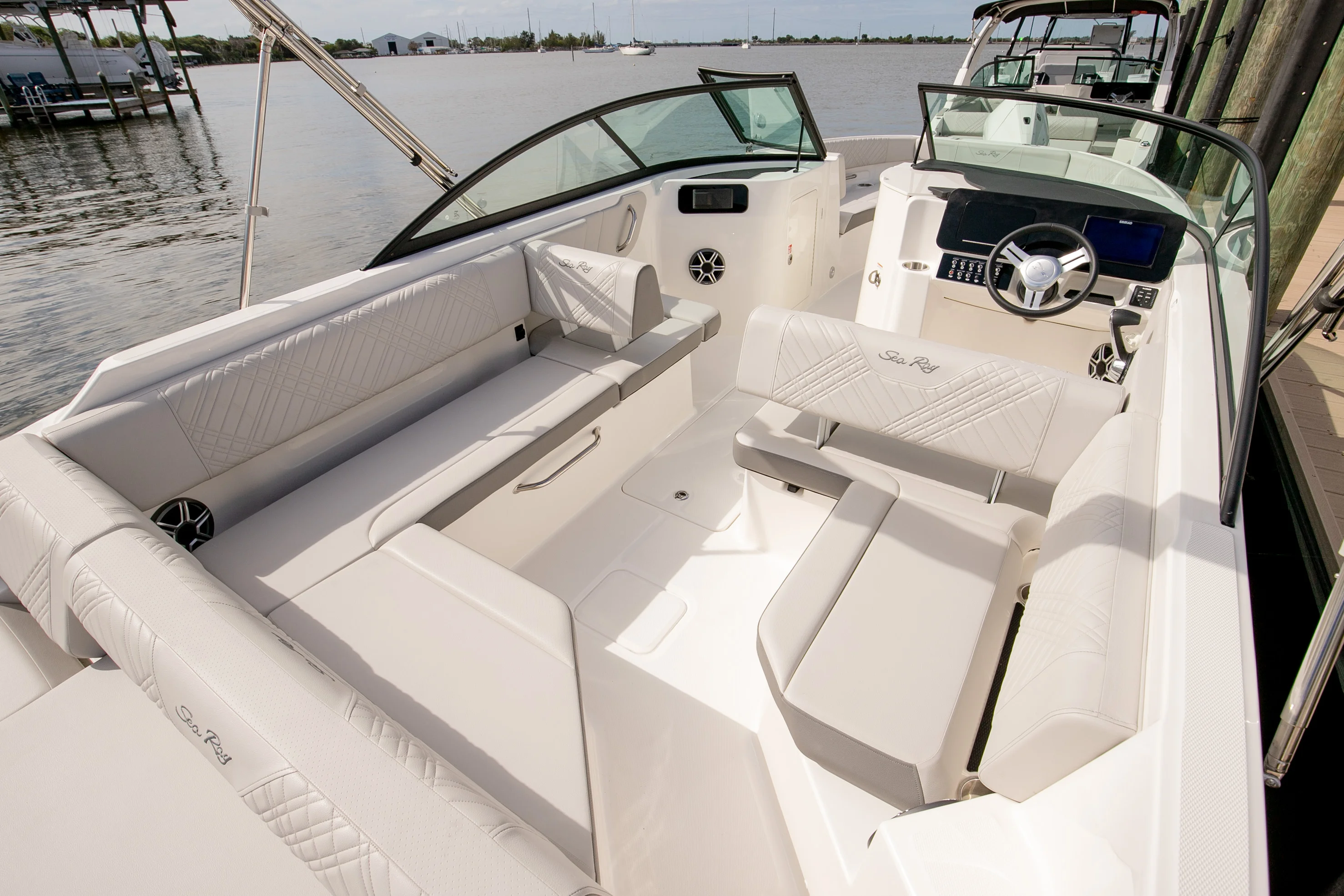 2026 Sea Ray SDX 250 Outboard Image Thumbnail #7