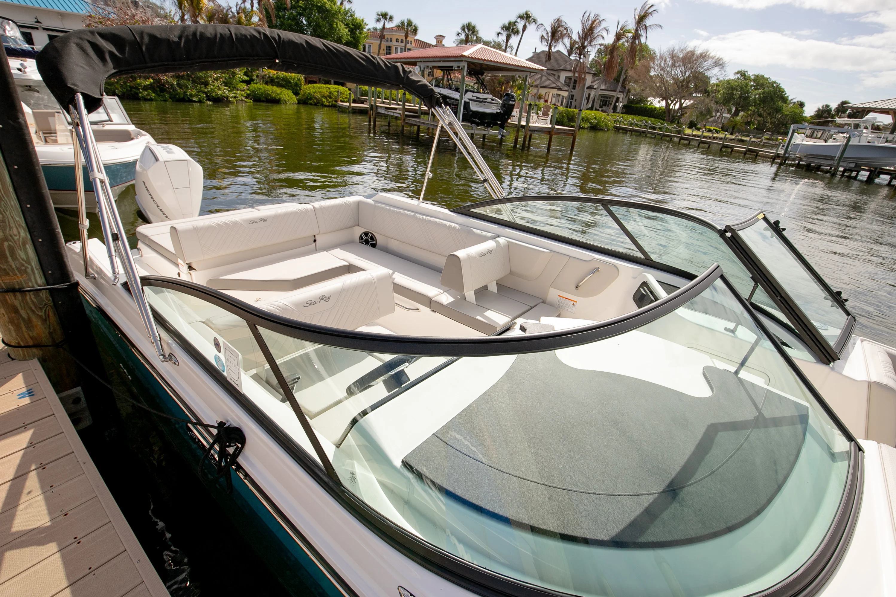 2026 Sea Ray SDX 250 Outboard Image Thumbnail #4