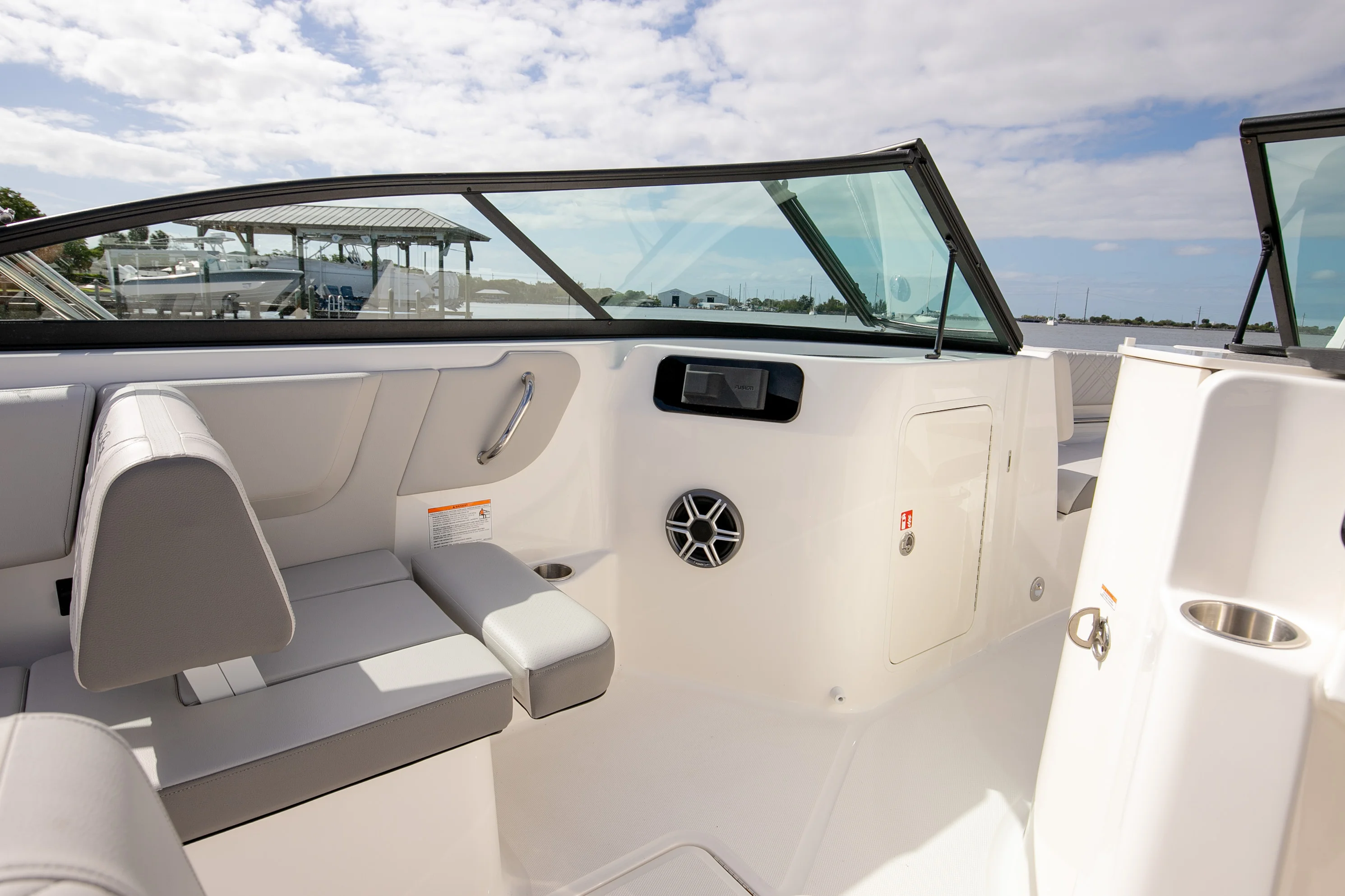 2026 Sea Ray SDX 250 Outboard Image Thumbnail #14