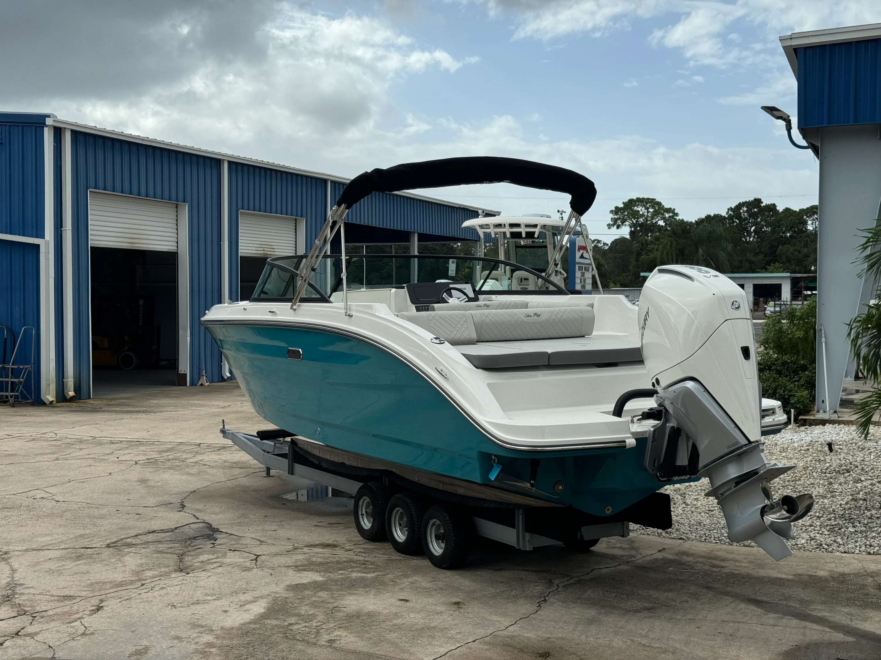 2026 Sea Ray SDX 250 Outboard Image Thumbnail #2