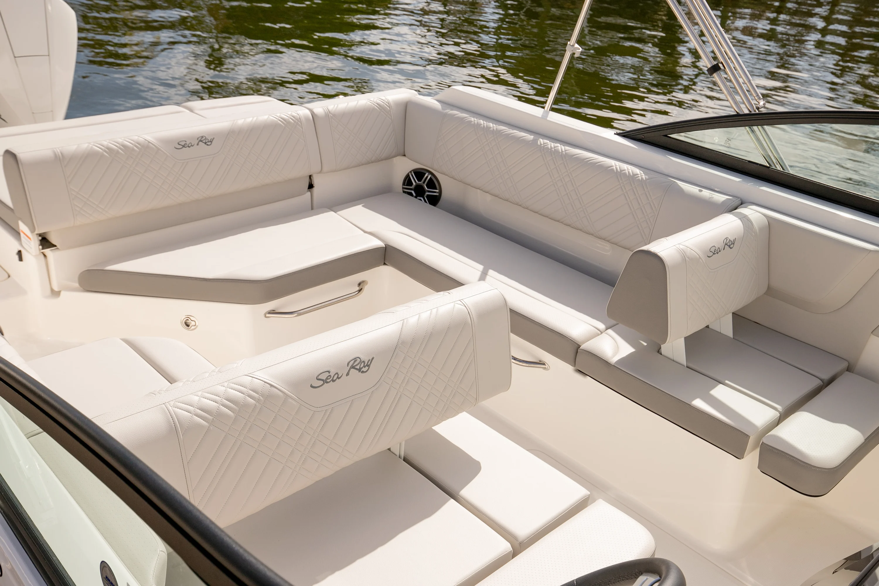 2026 Sea Ray SDX 250 Outboard Image Thumbnail #6