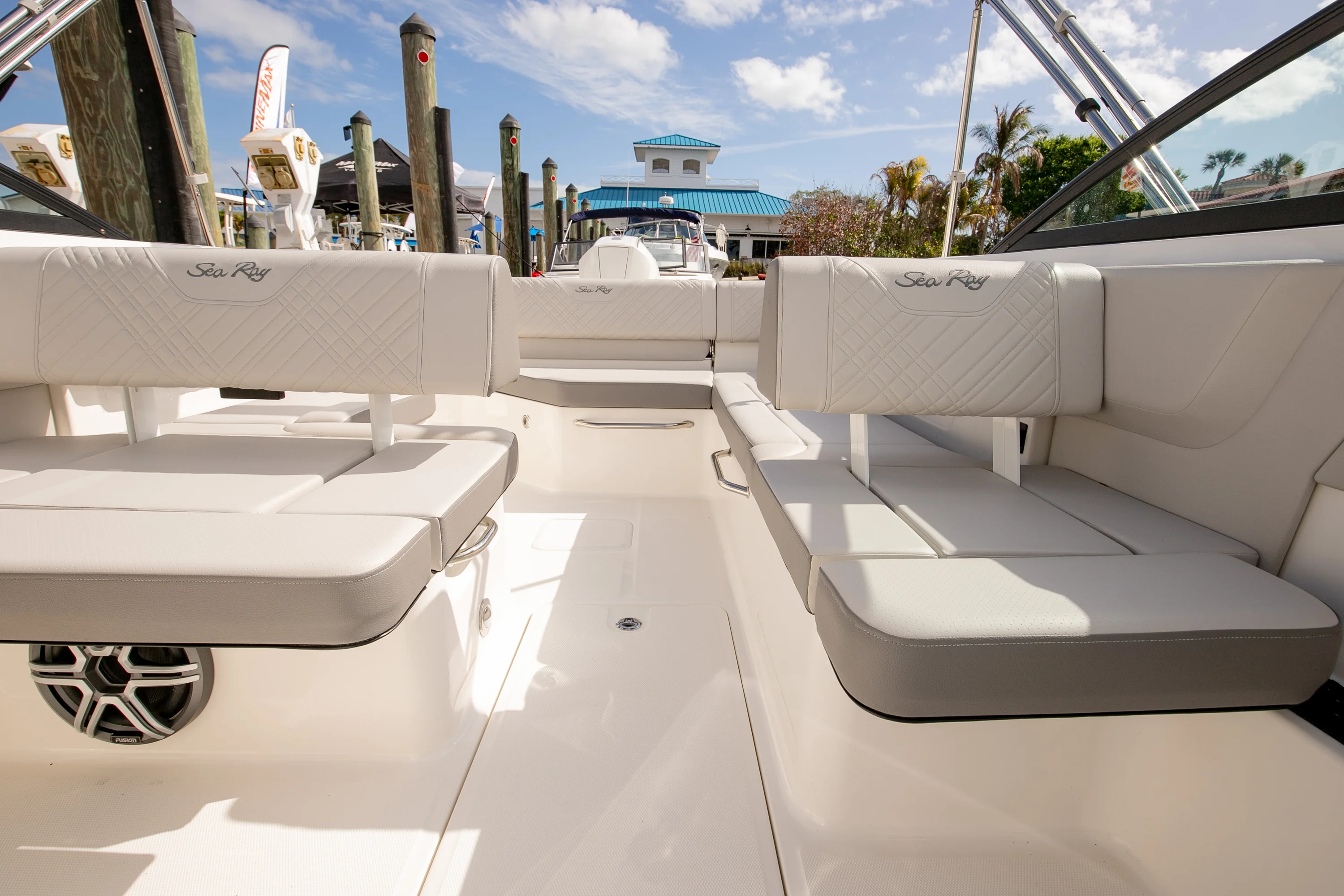 2026 Sea Ray SDX 250 Outboard Image Thumbnail #12